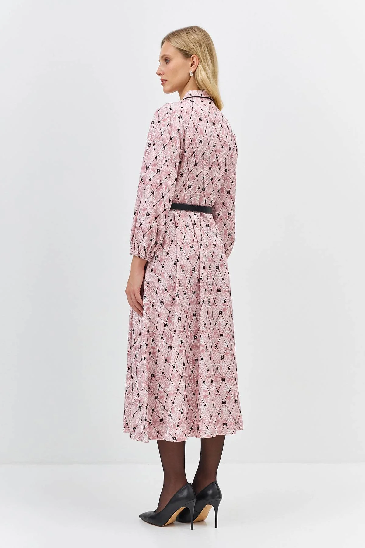 Платье-рубашка с брендированным принтом, 40