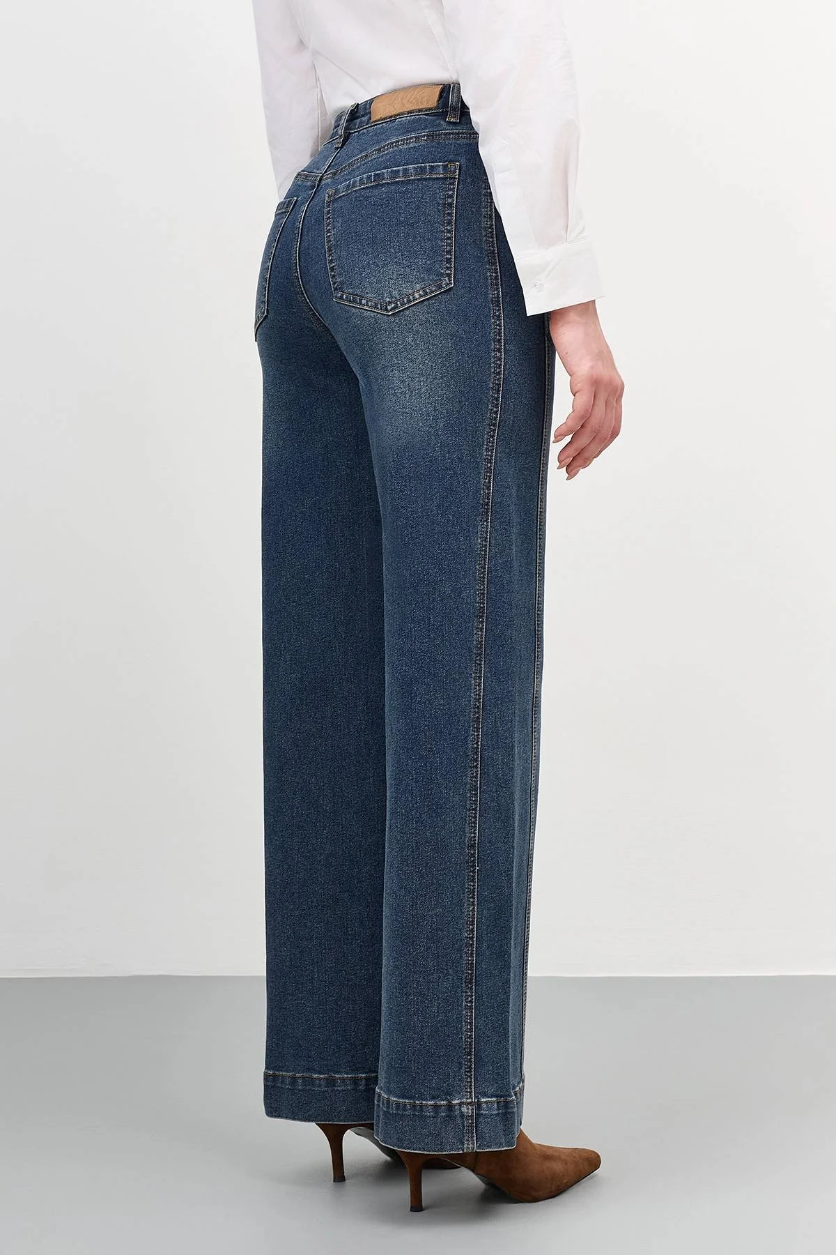 Широкие джинсы с рельефами, 42