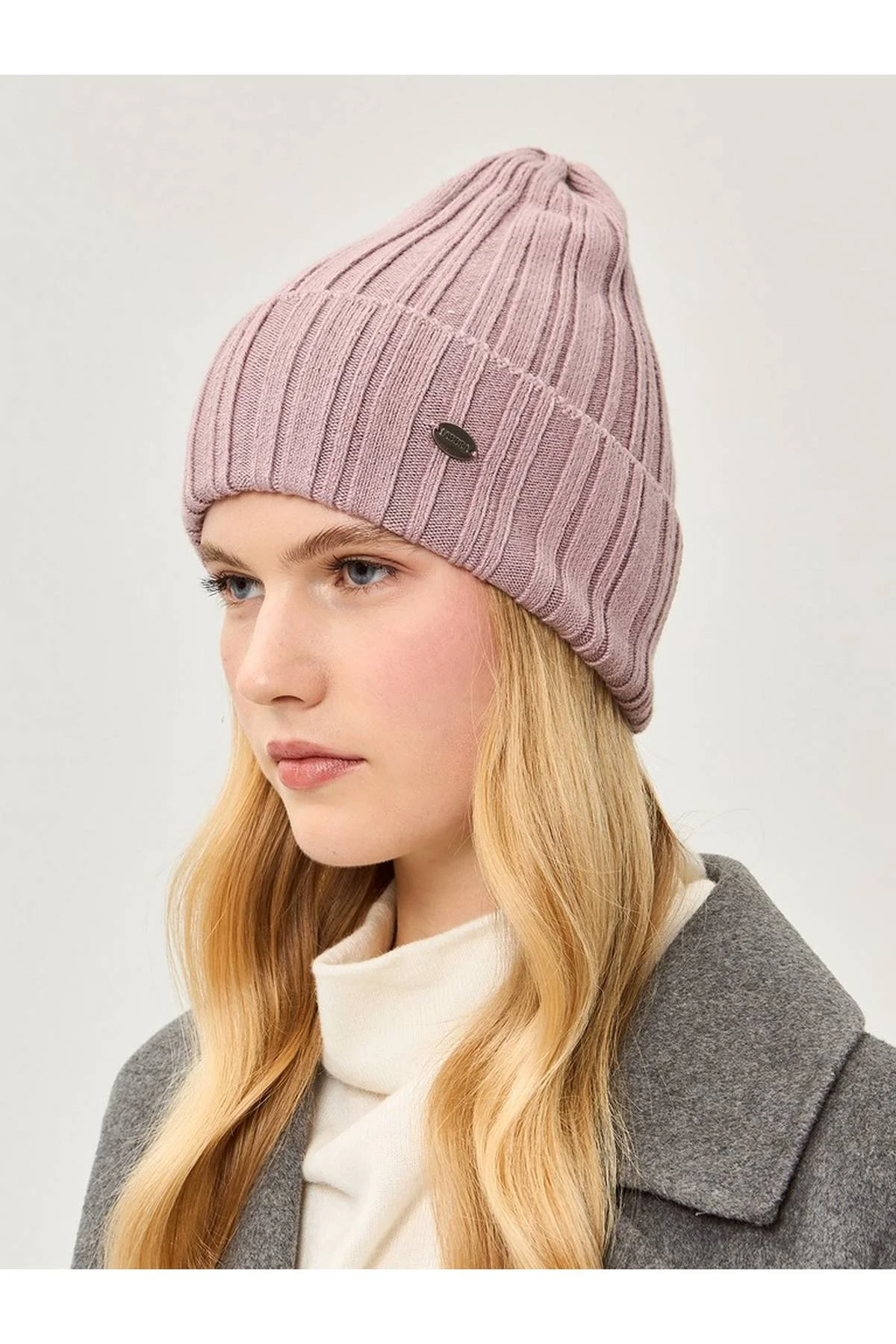 Шапка ярко-розовая, One