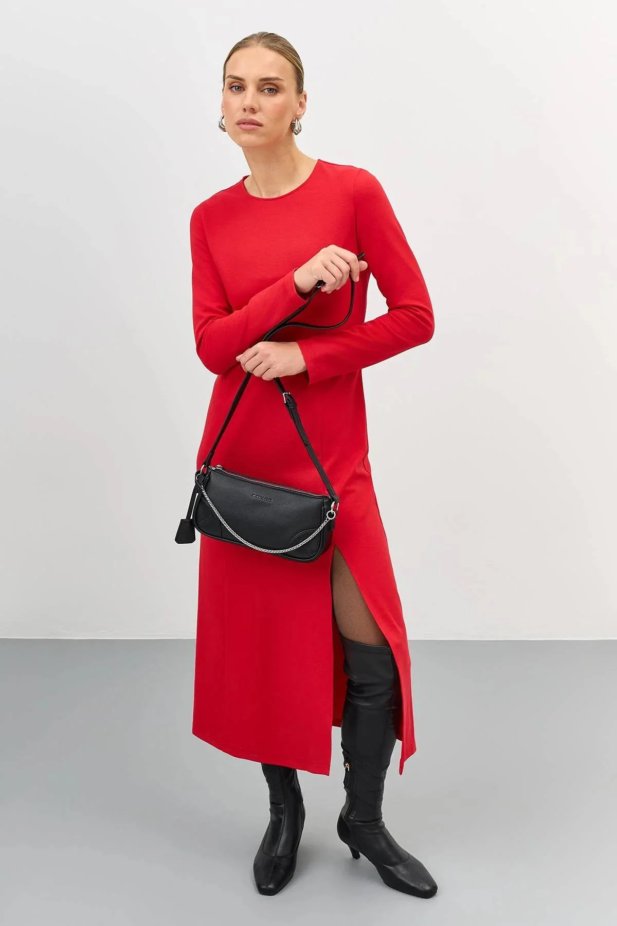 Трикотажное платье с высоким разрезом, 42