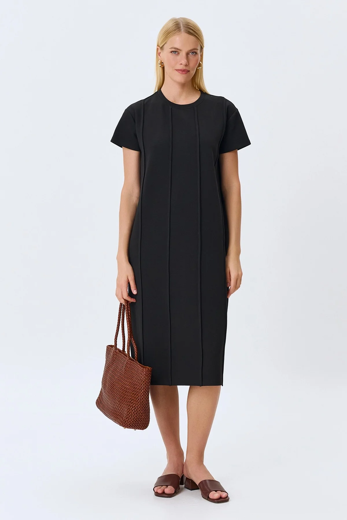 Лаконичное трикотажное платье, 44