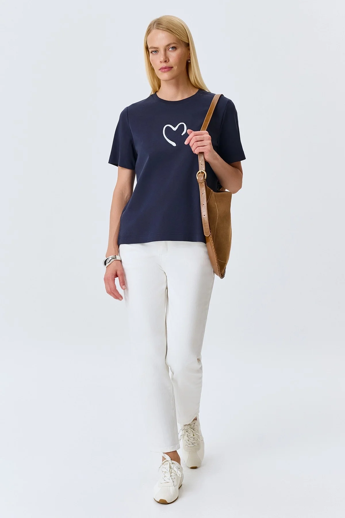 Футболка с контрастной вышивкой, 40