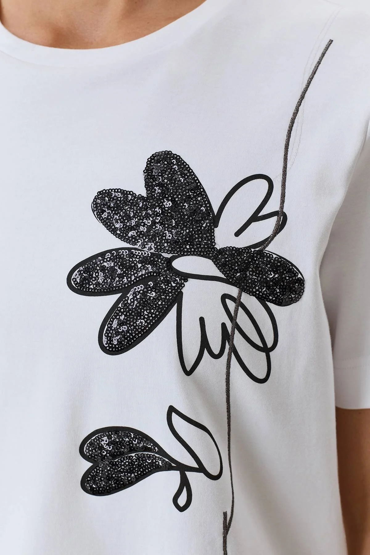 Футболка с контрастными мерцающими стразами, 38