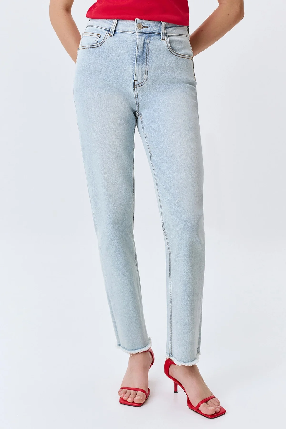 Светлые зауженные джинсы, 52