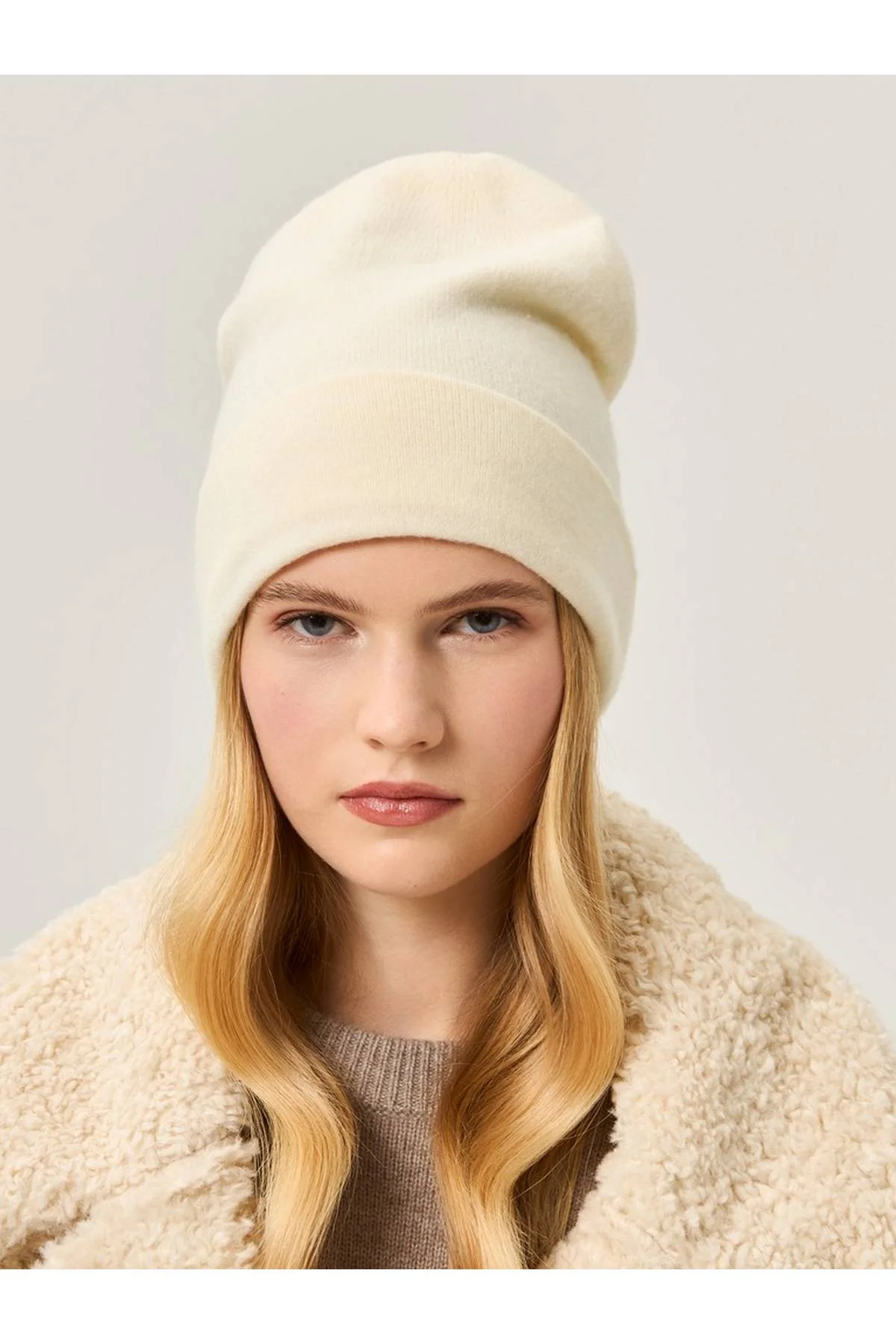 Шапка молочная, One