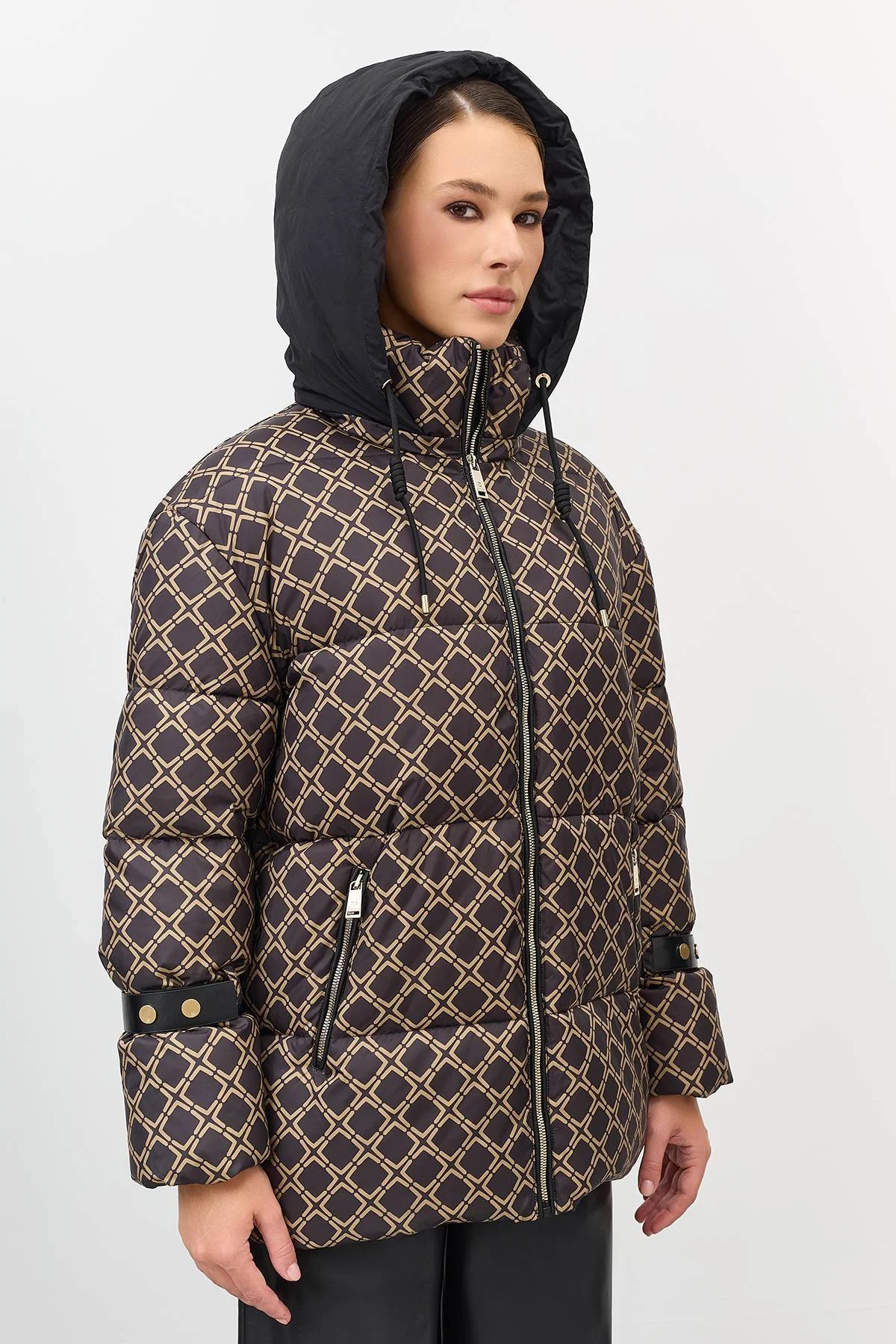 Лимитированная серия куртка с геометрическим принтом и палантин, 50