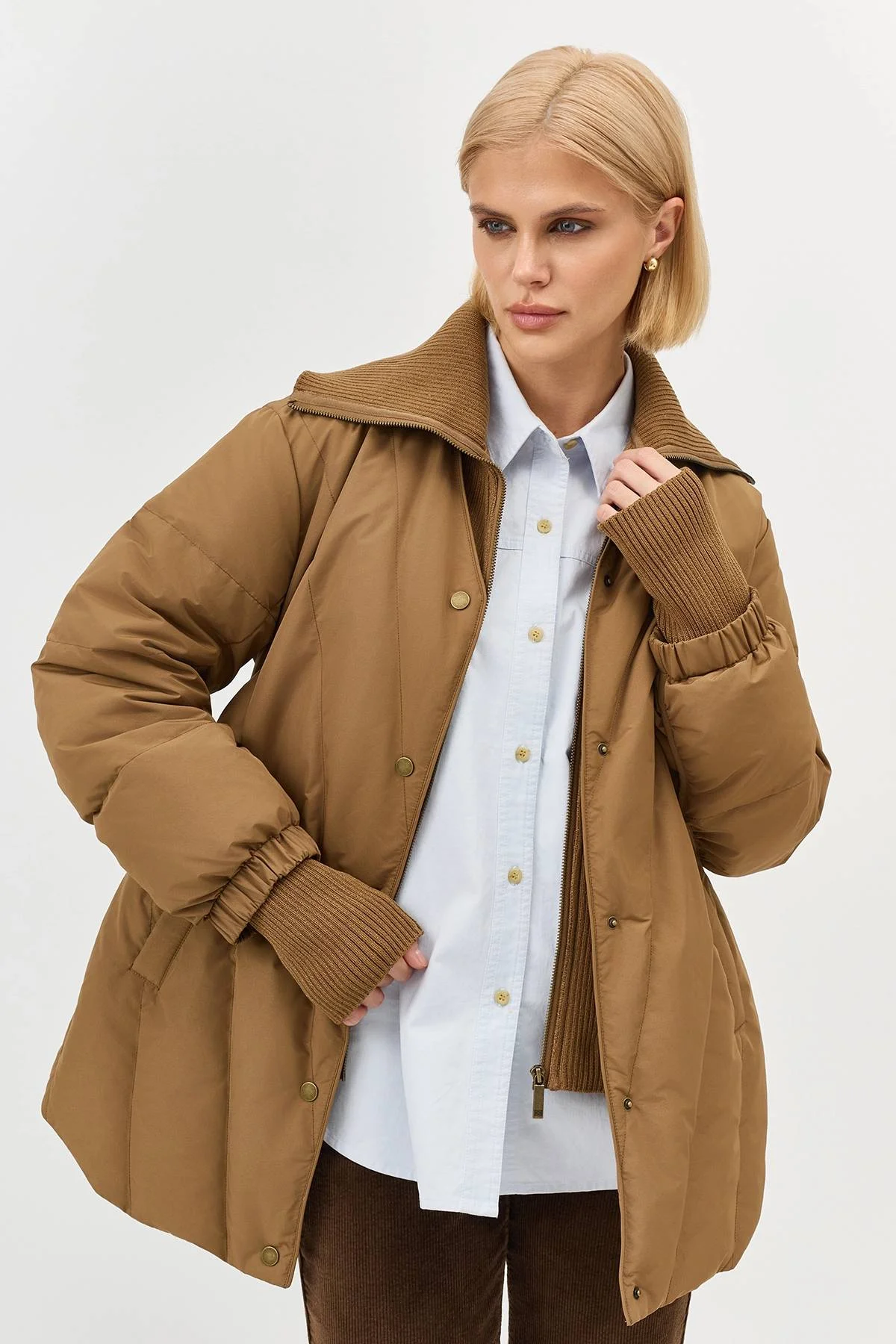 Лимитированная серия объемная куртка в цвете кэмел с палантином, 40
