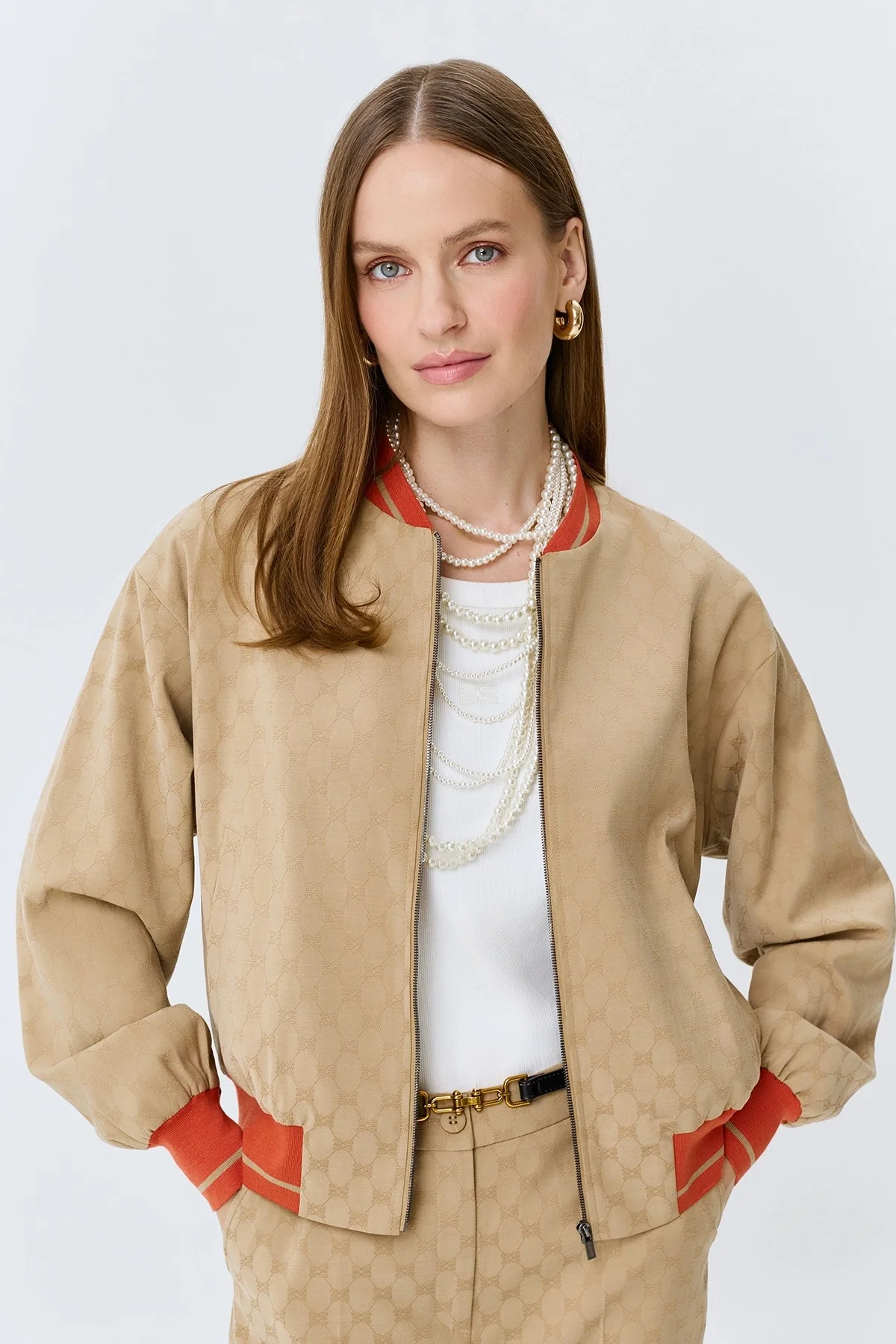 Бомбер из брендированного текстиля, 34