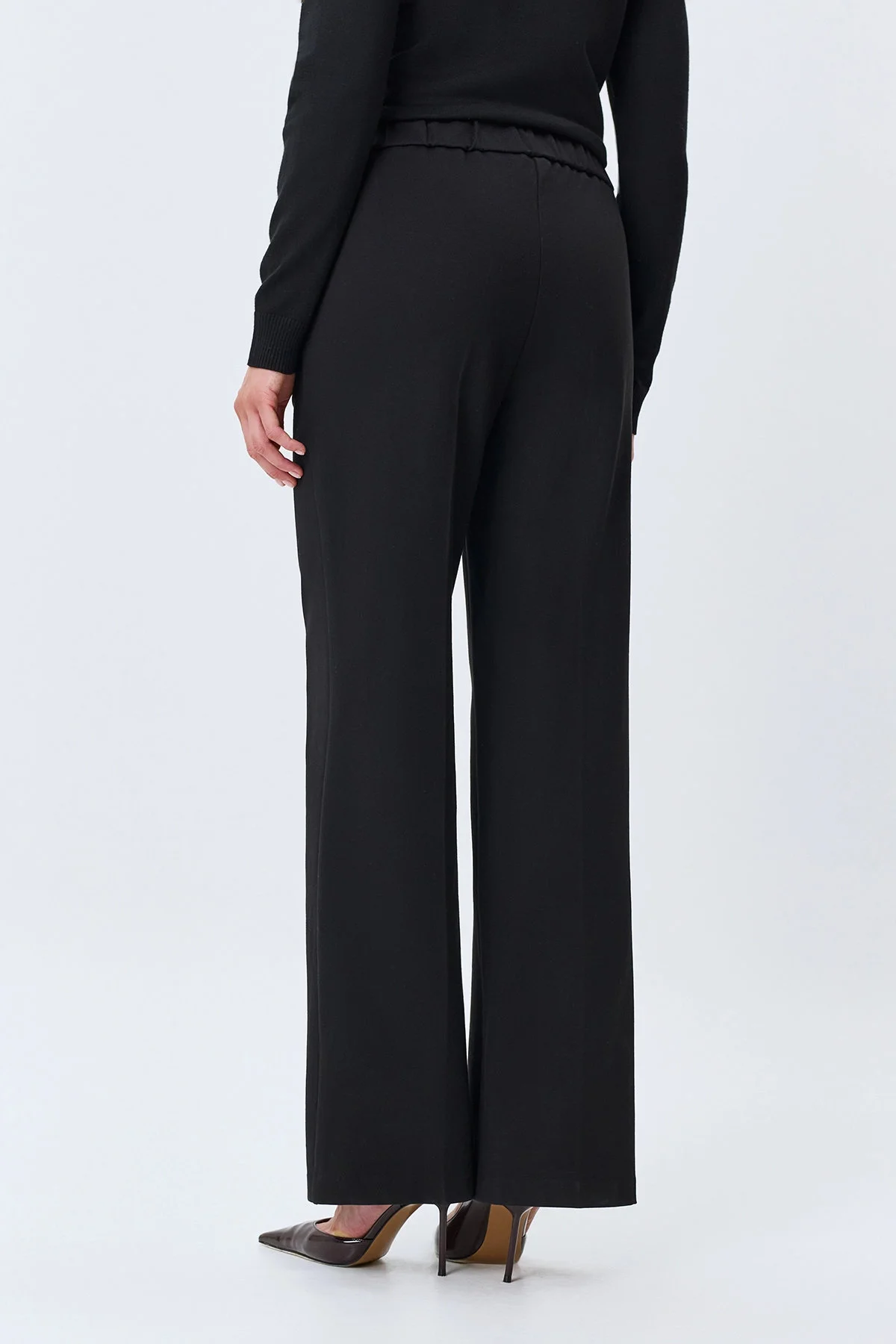 Трикотажные черные брюки со стрелками, 46