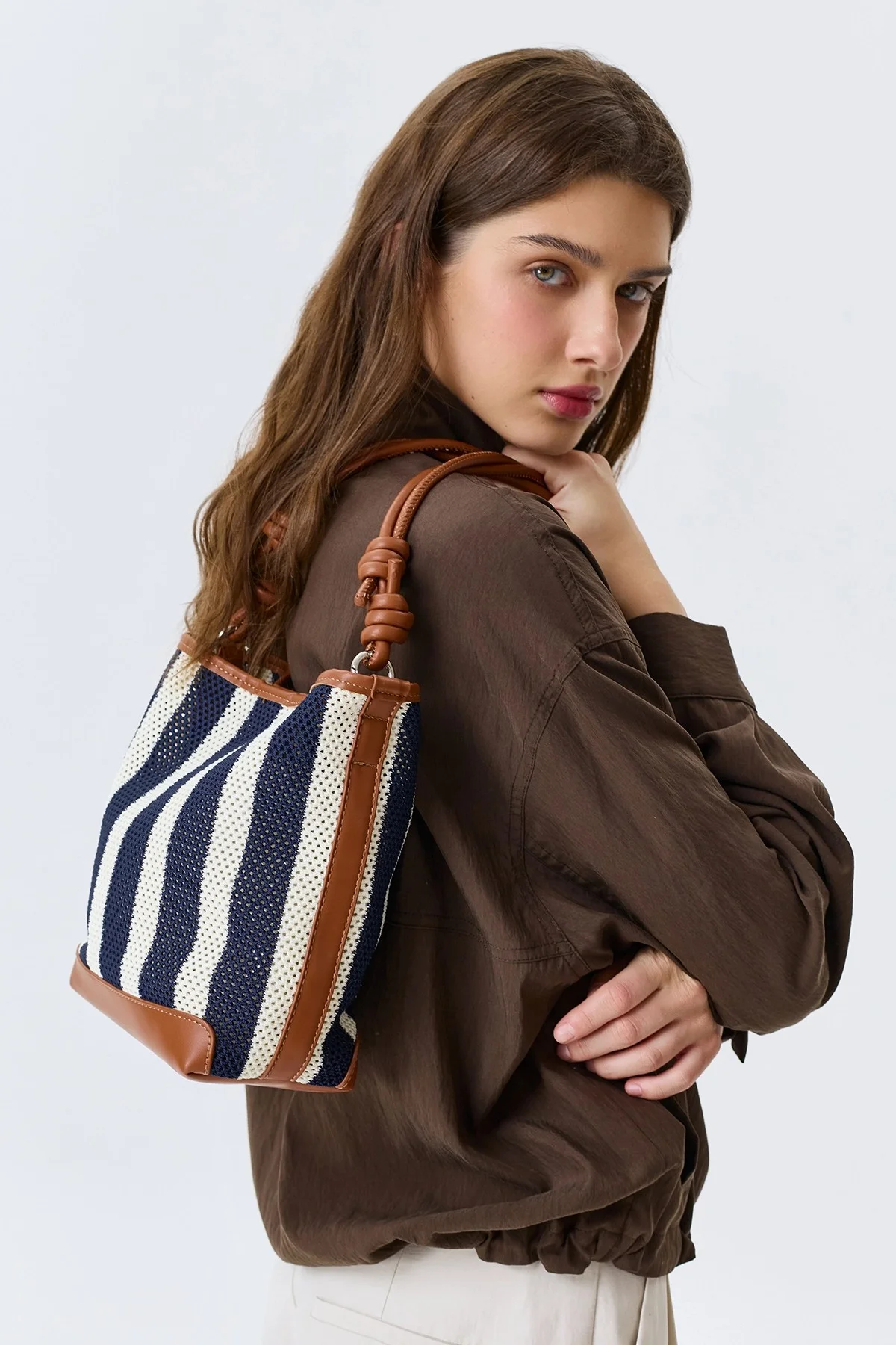 Комплект из плетеной сумки и косметички, One