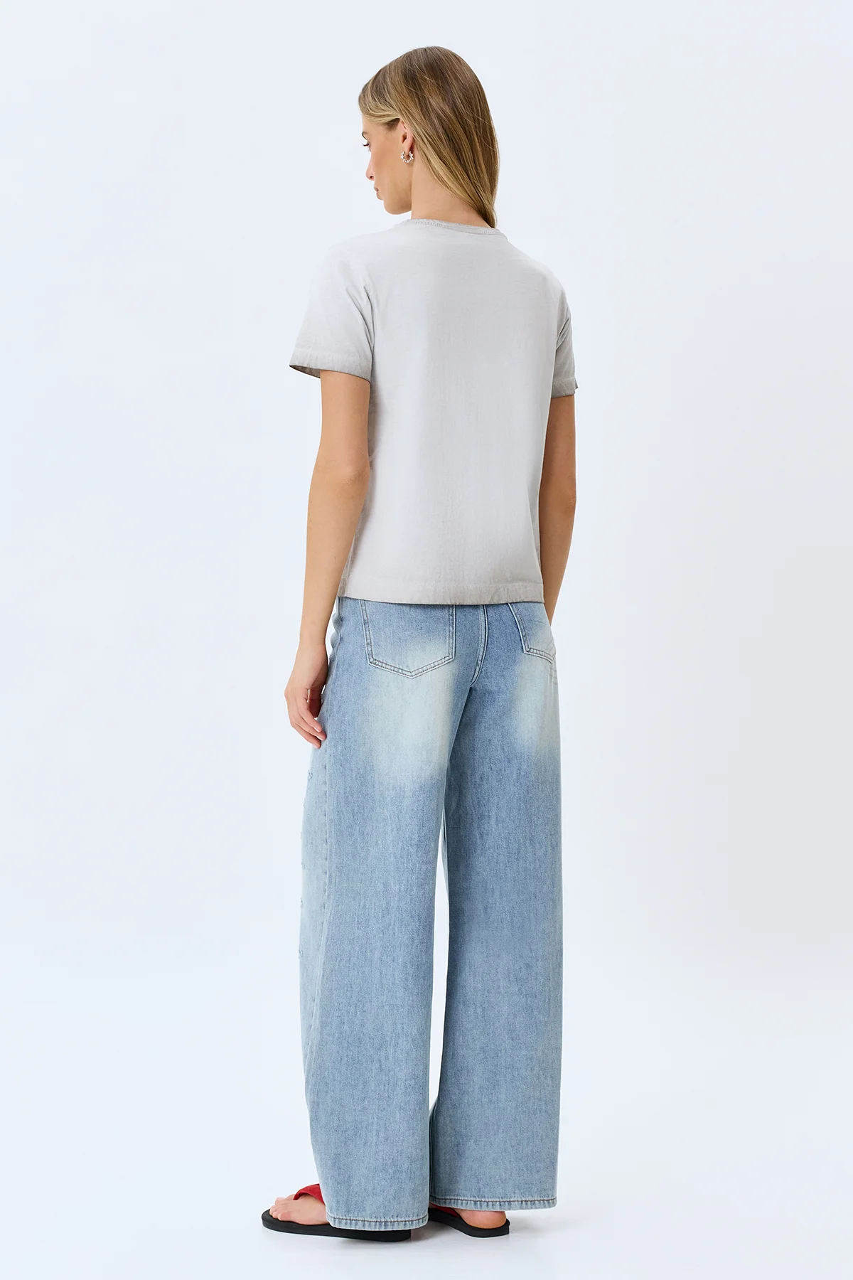 Футболка с яркой вышивкой, 50