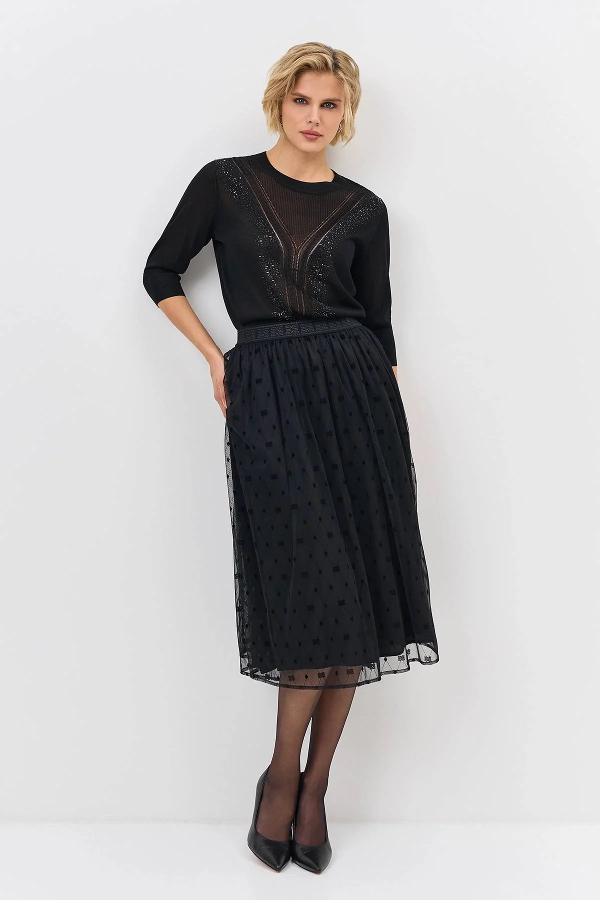 Лимитированная серия джемпер с аппликацией стразами и ремень, 36 Лимитированная серия джемпер с аппликацией стразами и ремень, 36