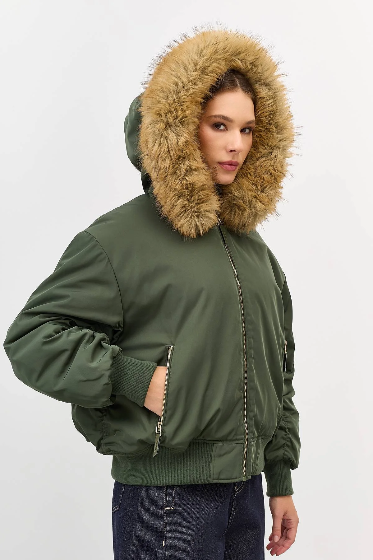 Лимитированная серия Яркий бомбер с искусственным мехомс палантином, 42