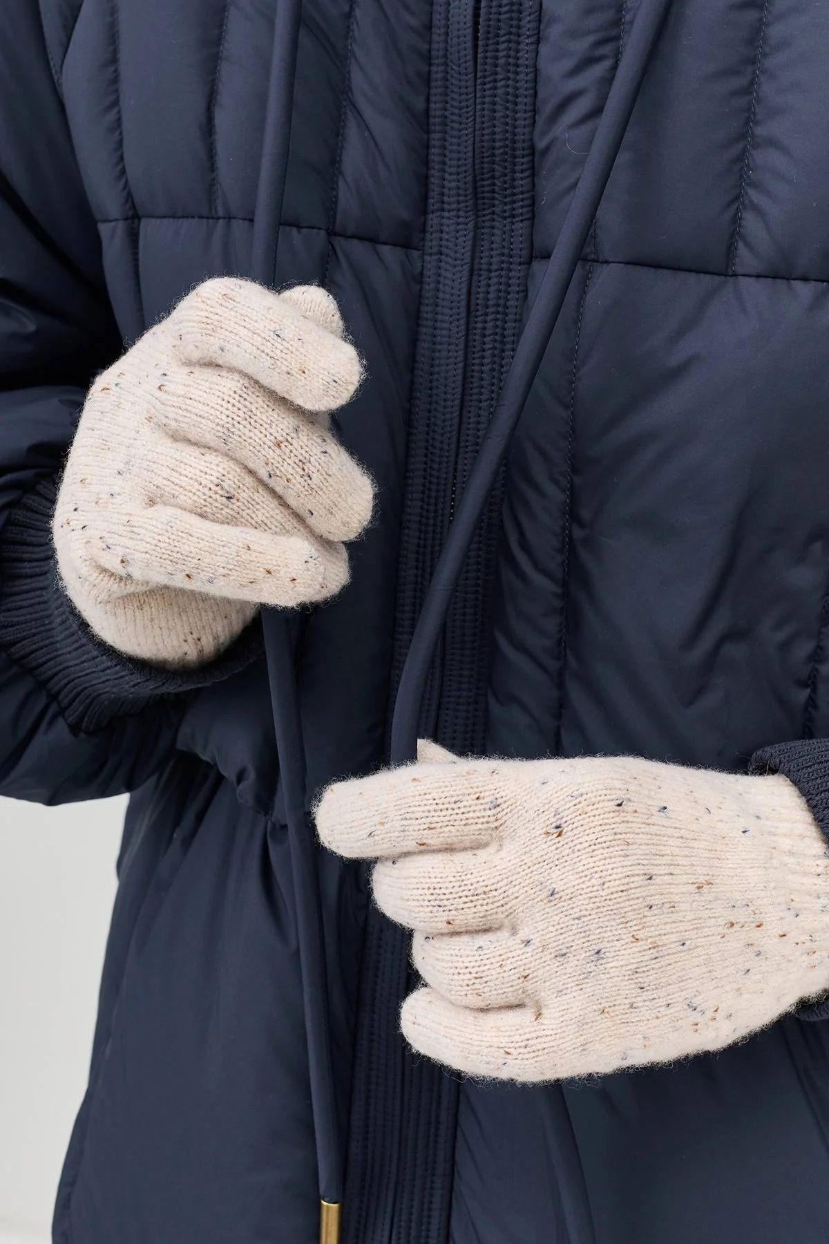 Светлые вязаные перчатки из 100% шерсти, One