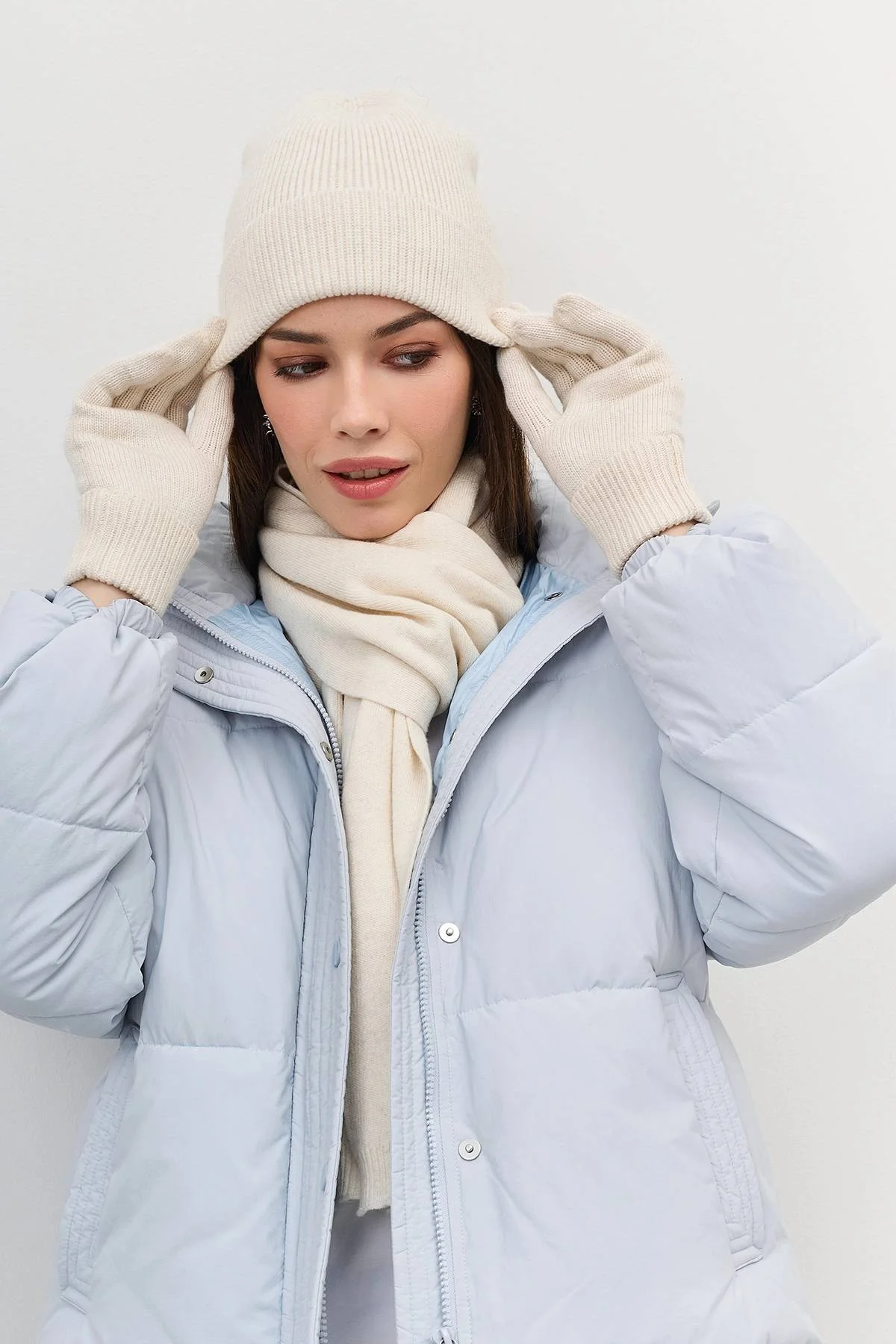 Белые вязаные перчатки с шерстью, One