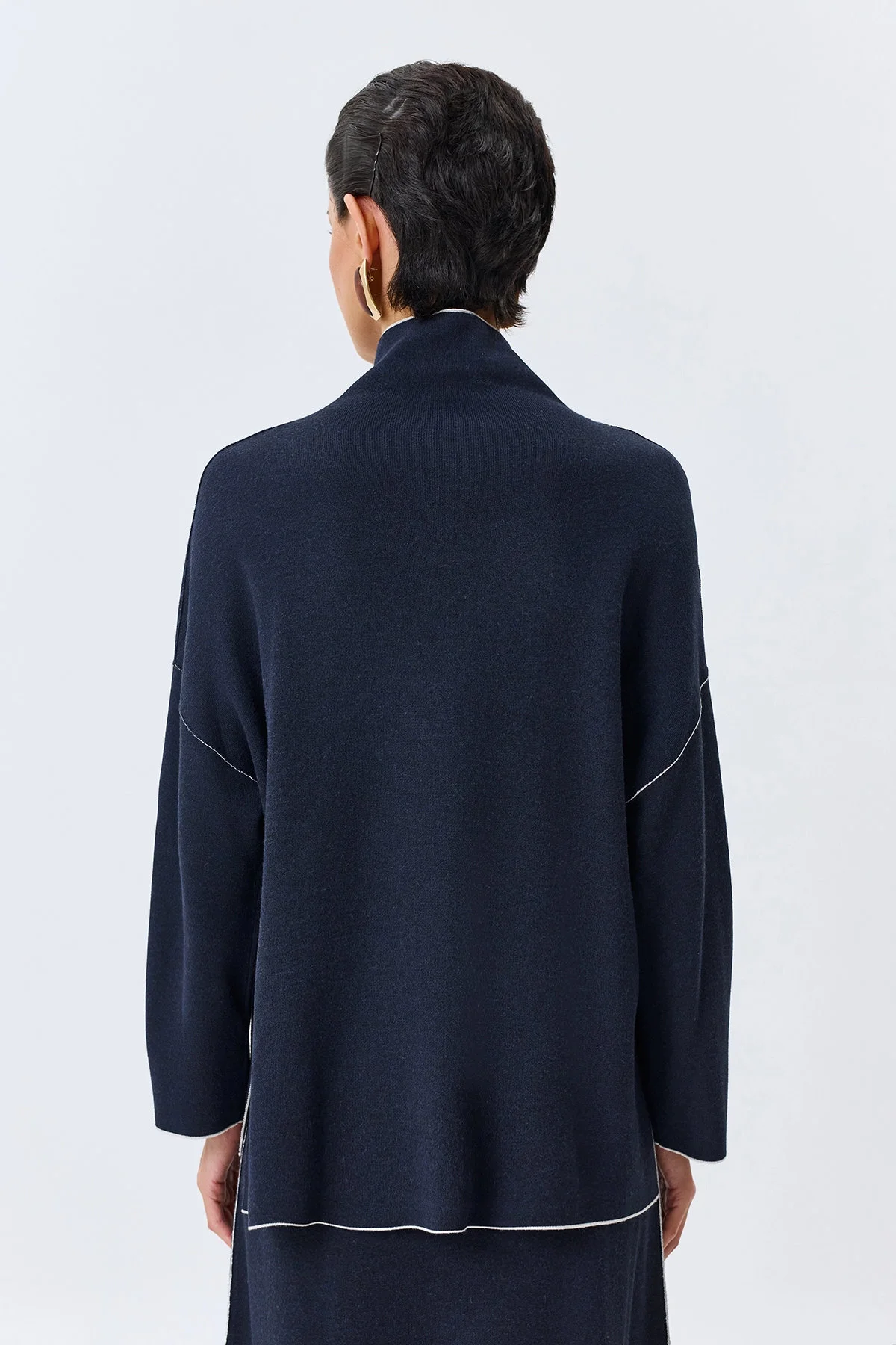 Oversize джемпер с контрастными кантами, 44