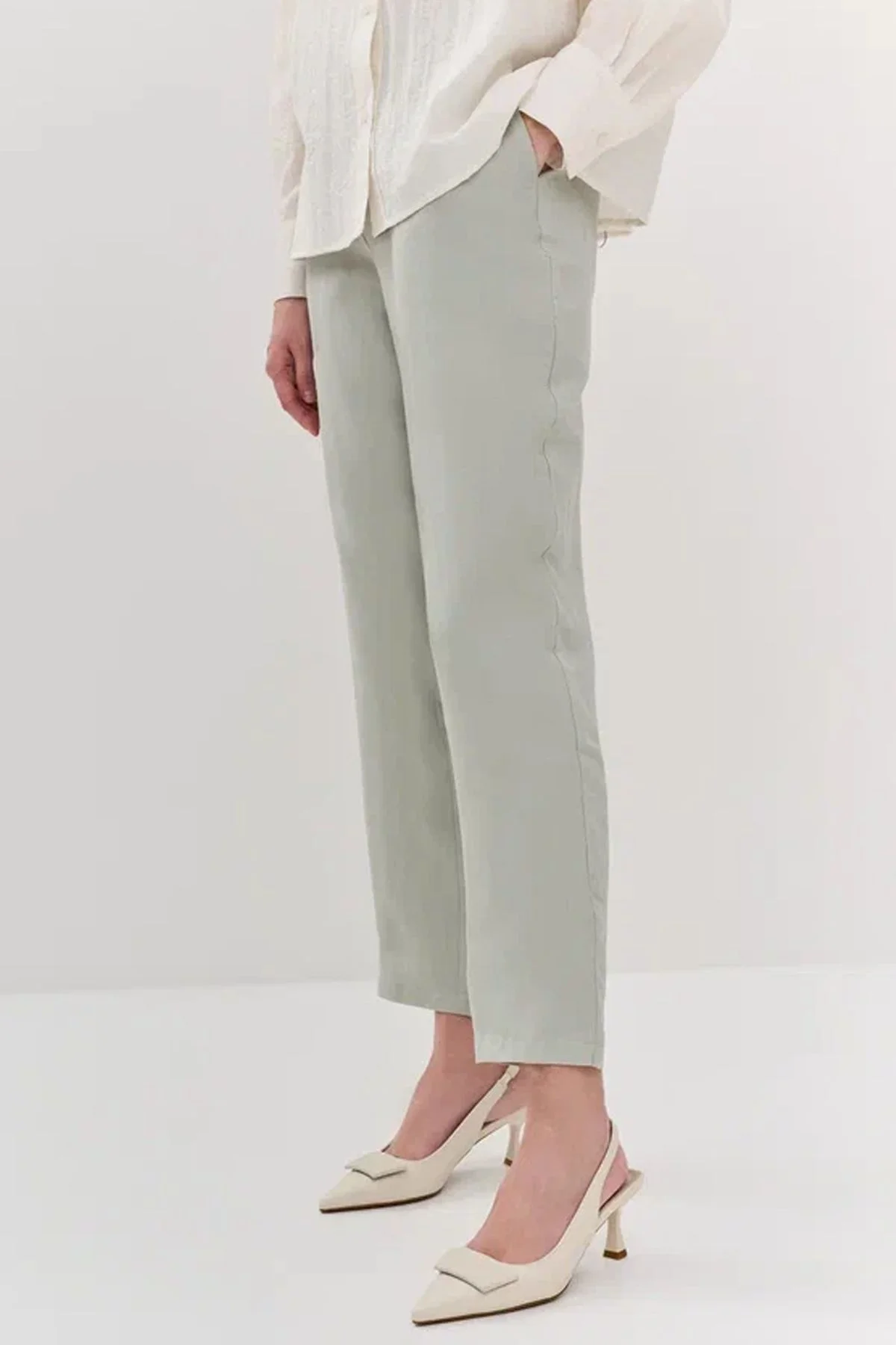 Прямые брюки светло-оливкового цвета со шнурком на талии, 44р