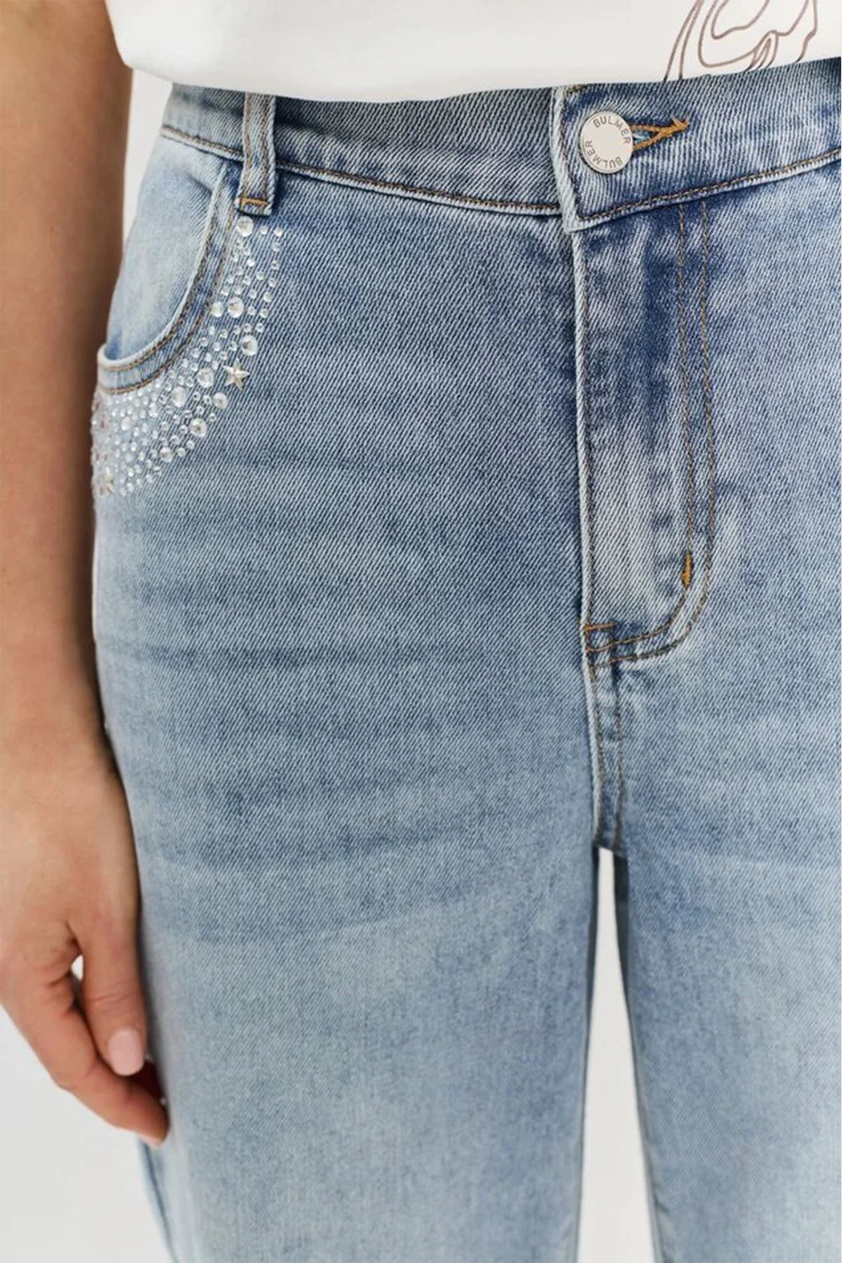 Прямые джинсы с искрящимся декором из страз, 52р