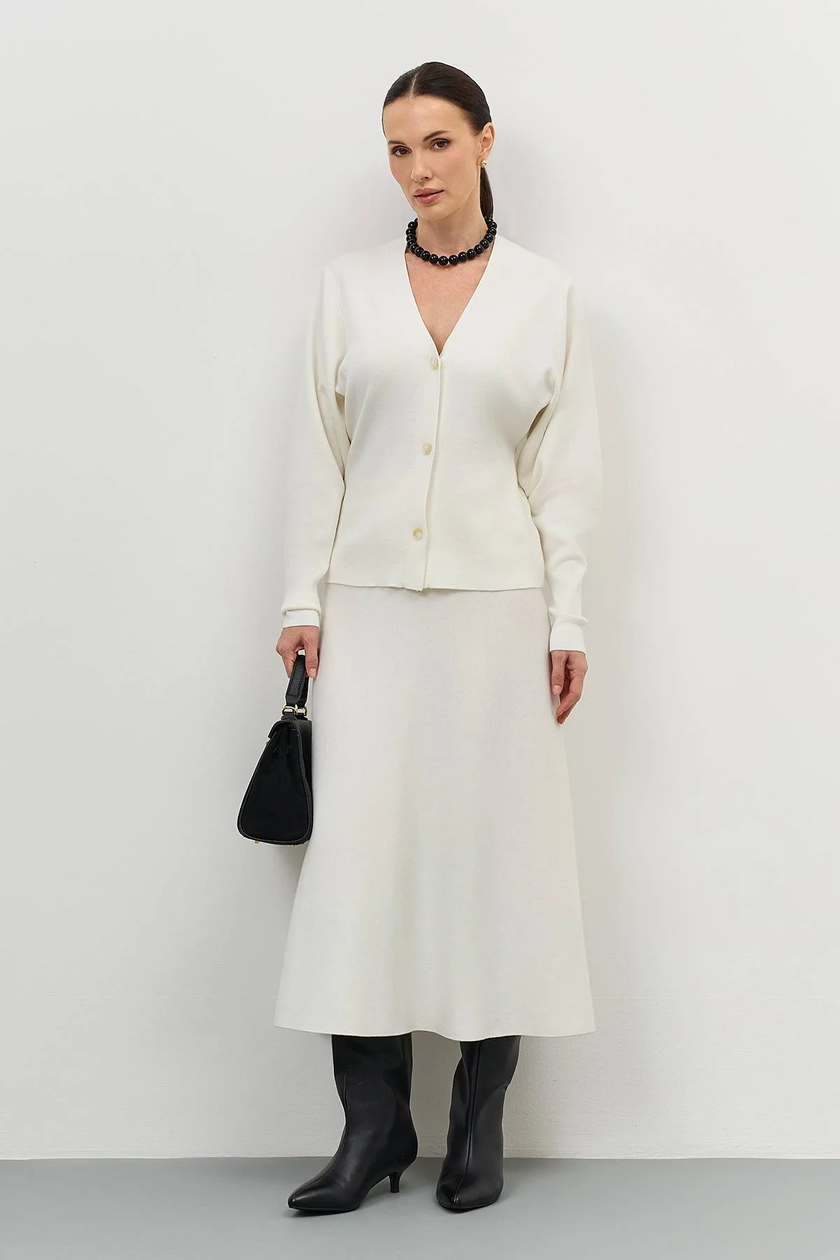 Классический белый кардиган с V-образным вырезом, 52