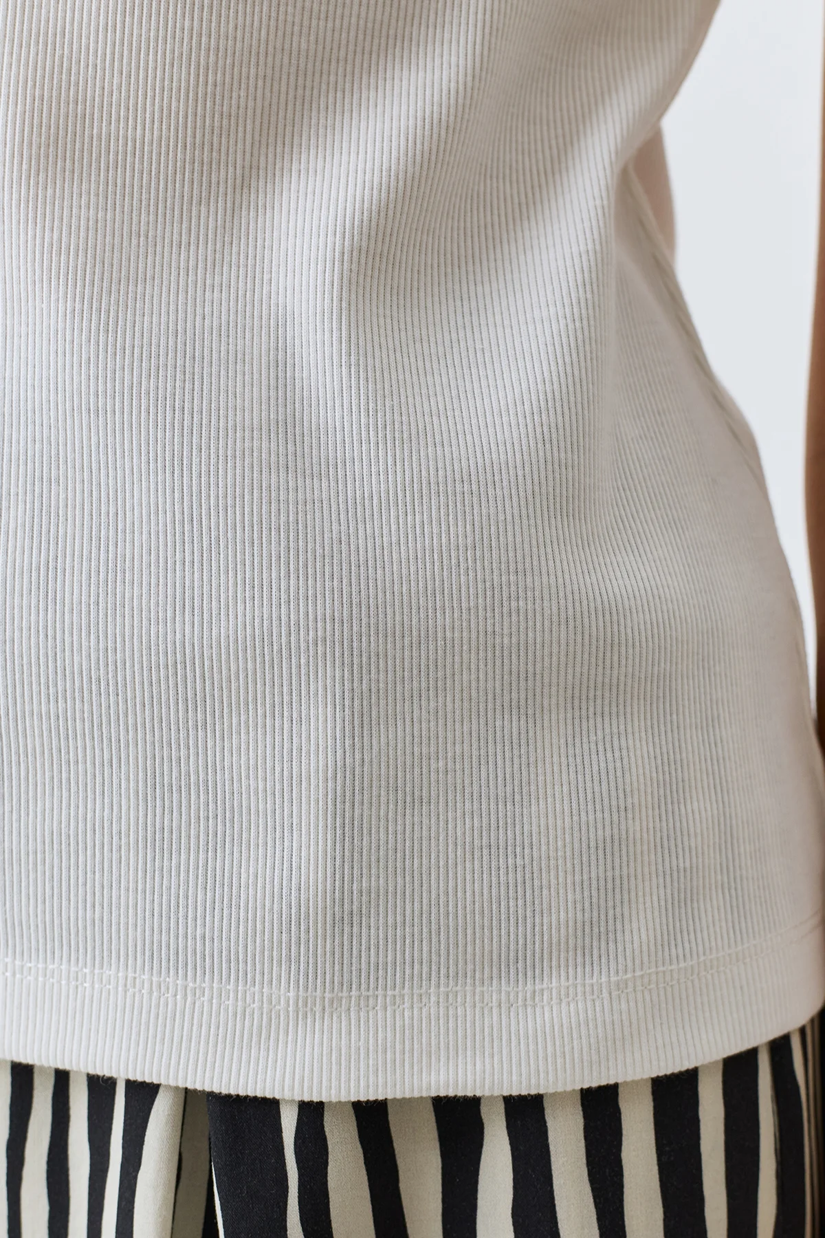 Хлопковый топ с графичной вышивкой, 50