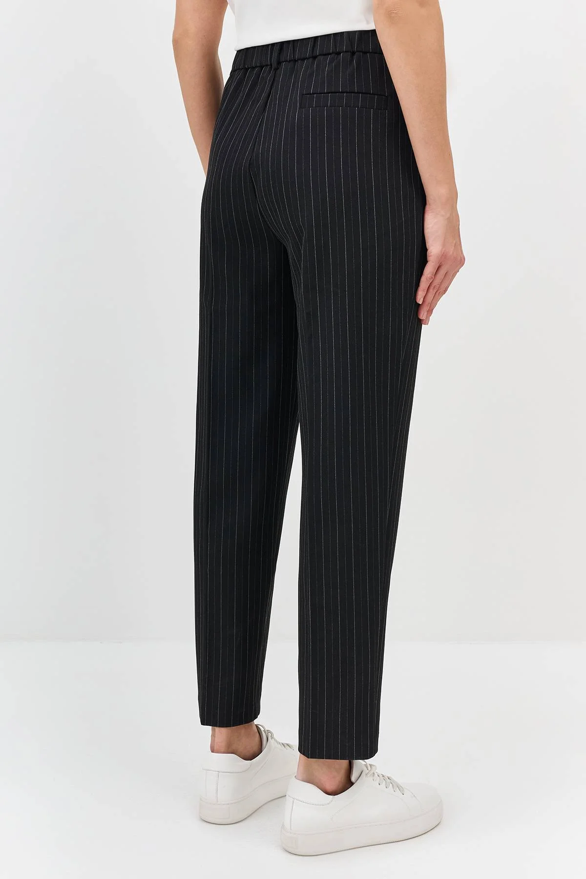 Классические брюки в тонкую полоску, 42