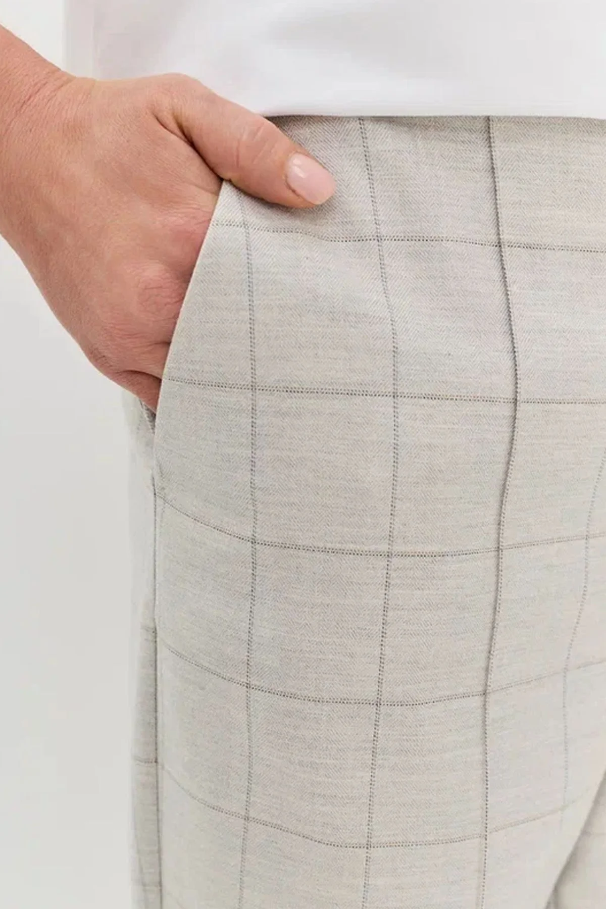 Брюки светло-серого цвета в клетку с застроченными стрелками, 52р