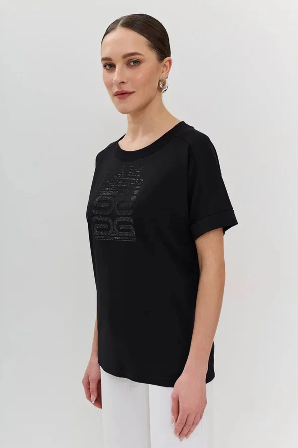 Футболка чёрного цвета с брендированной аппликацией из страз 4256809/9, 52р