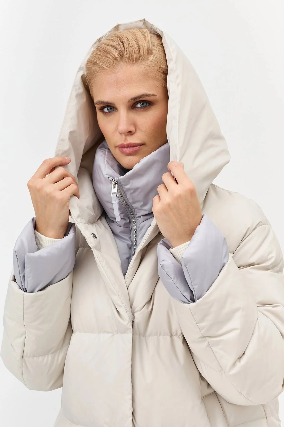 Укороченный пуховик с контрастной отделкой, 46