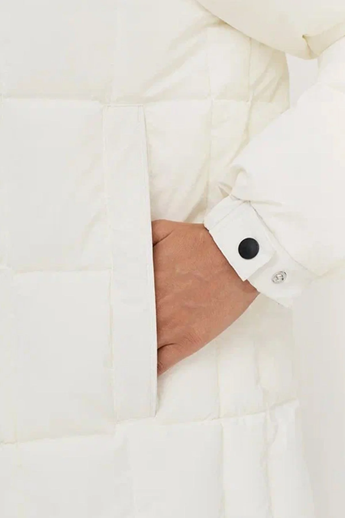 Куртка с декоративной тесьмой по линии капюшона, 52р