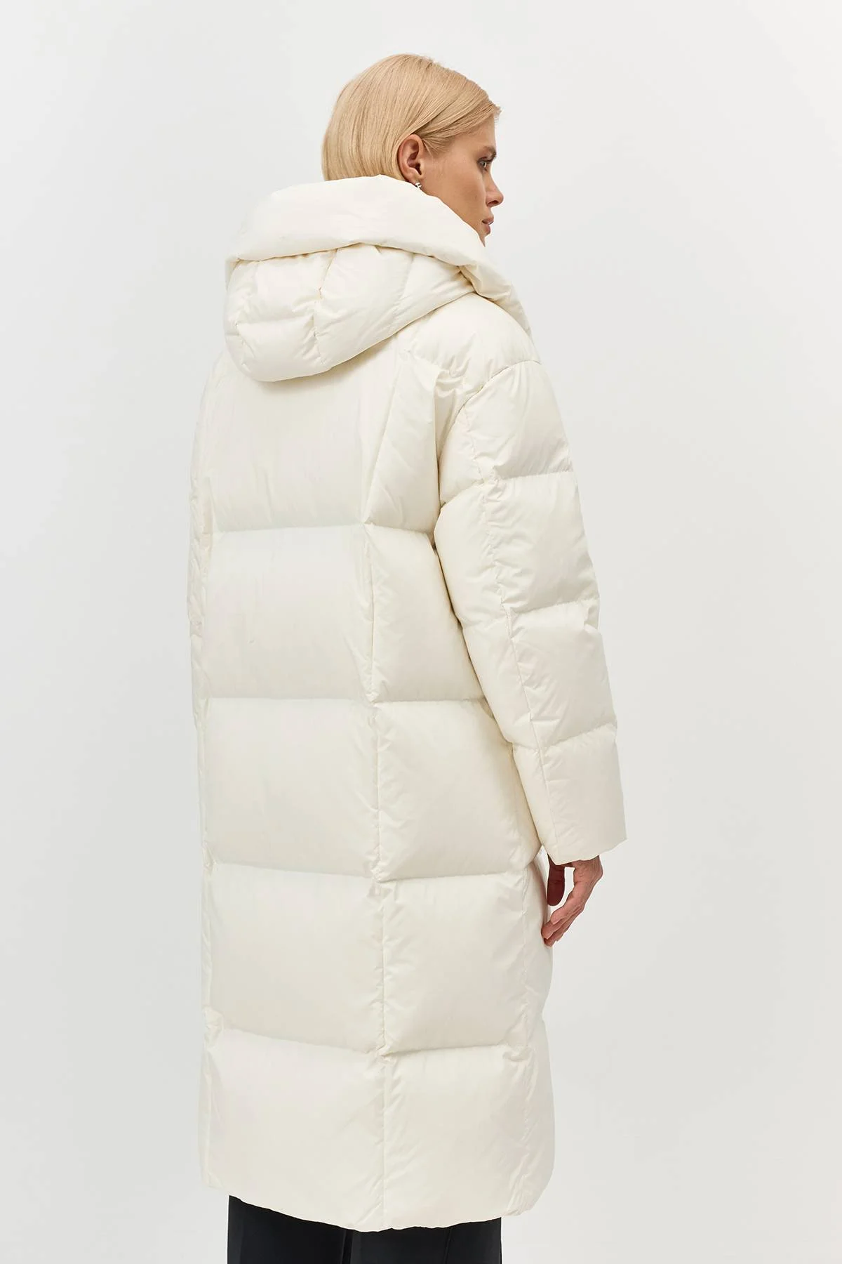 Лимитированная серия молочный пуховик с капюшоном с палантином, 40