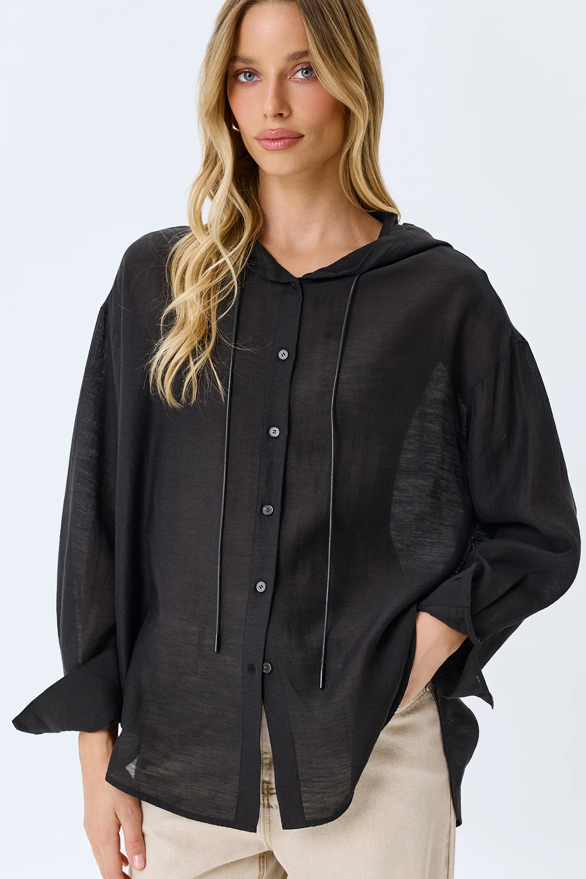 Блузка из тенселя с капюшоном, 50