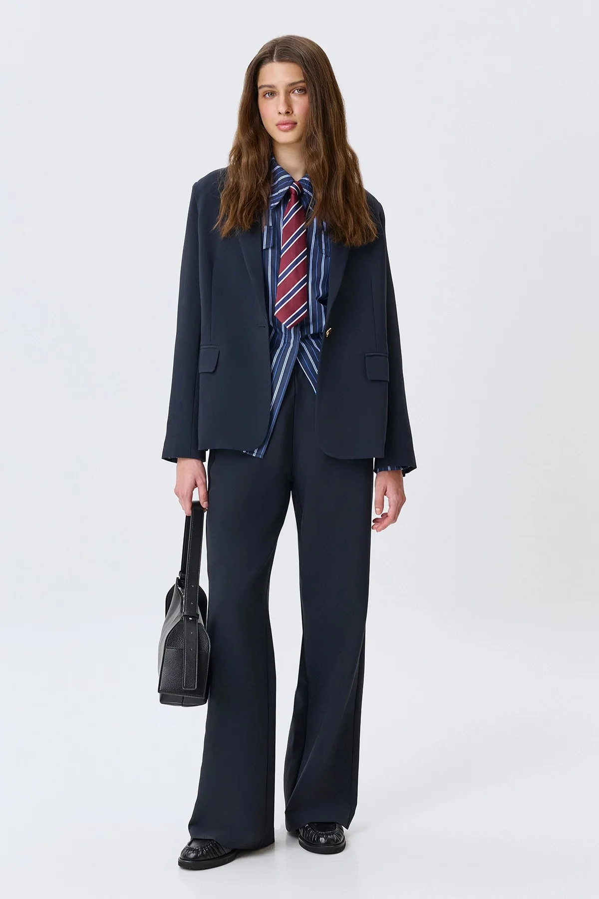 Прямые брюки с мягкими стрелками, 50