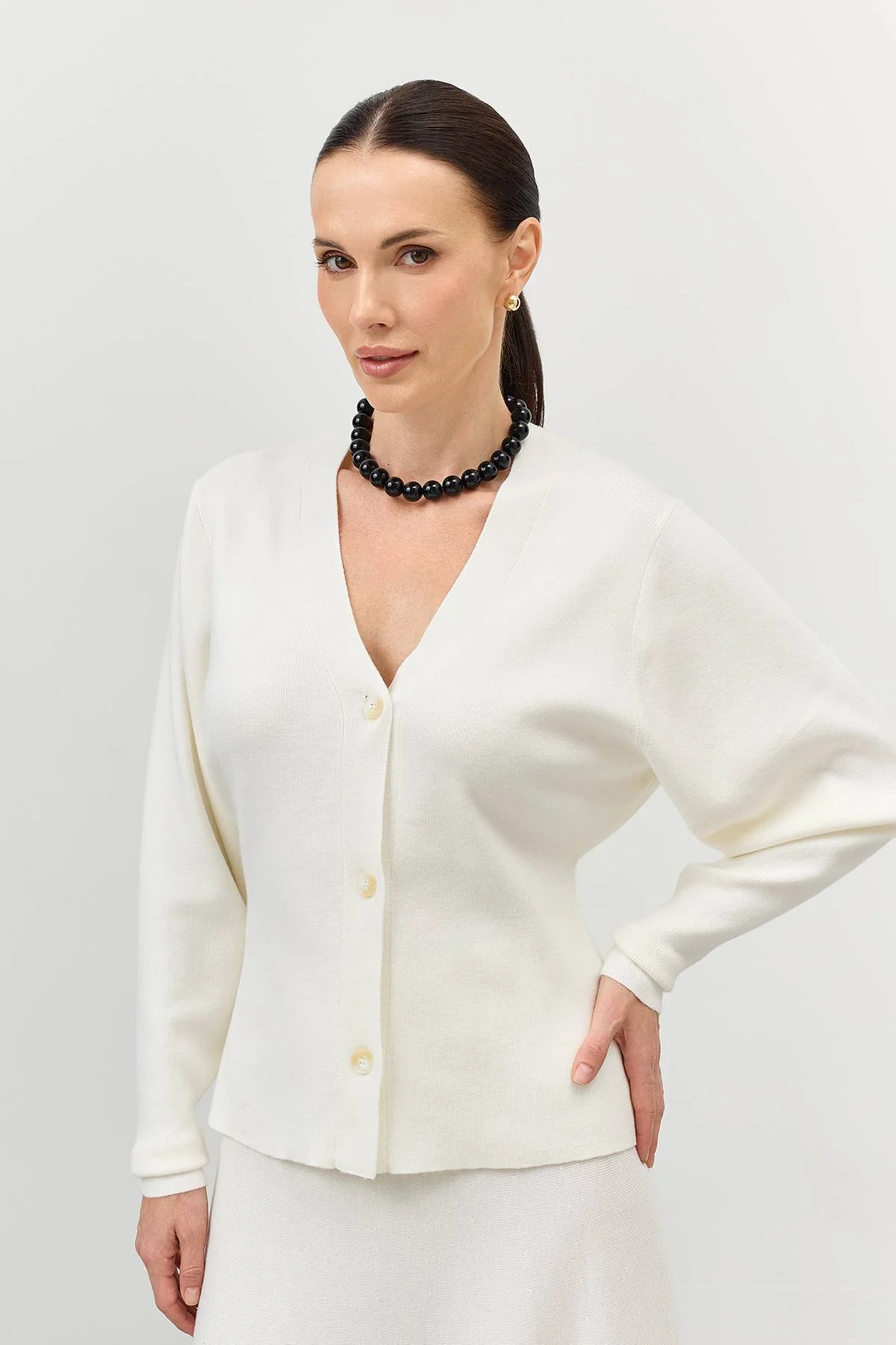 Классический белый кардиган с V-образным вырезом, 52