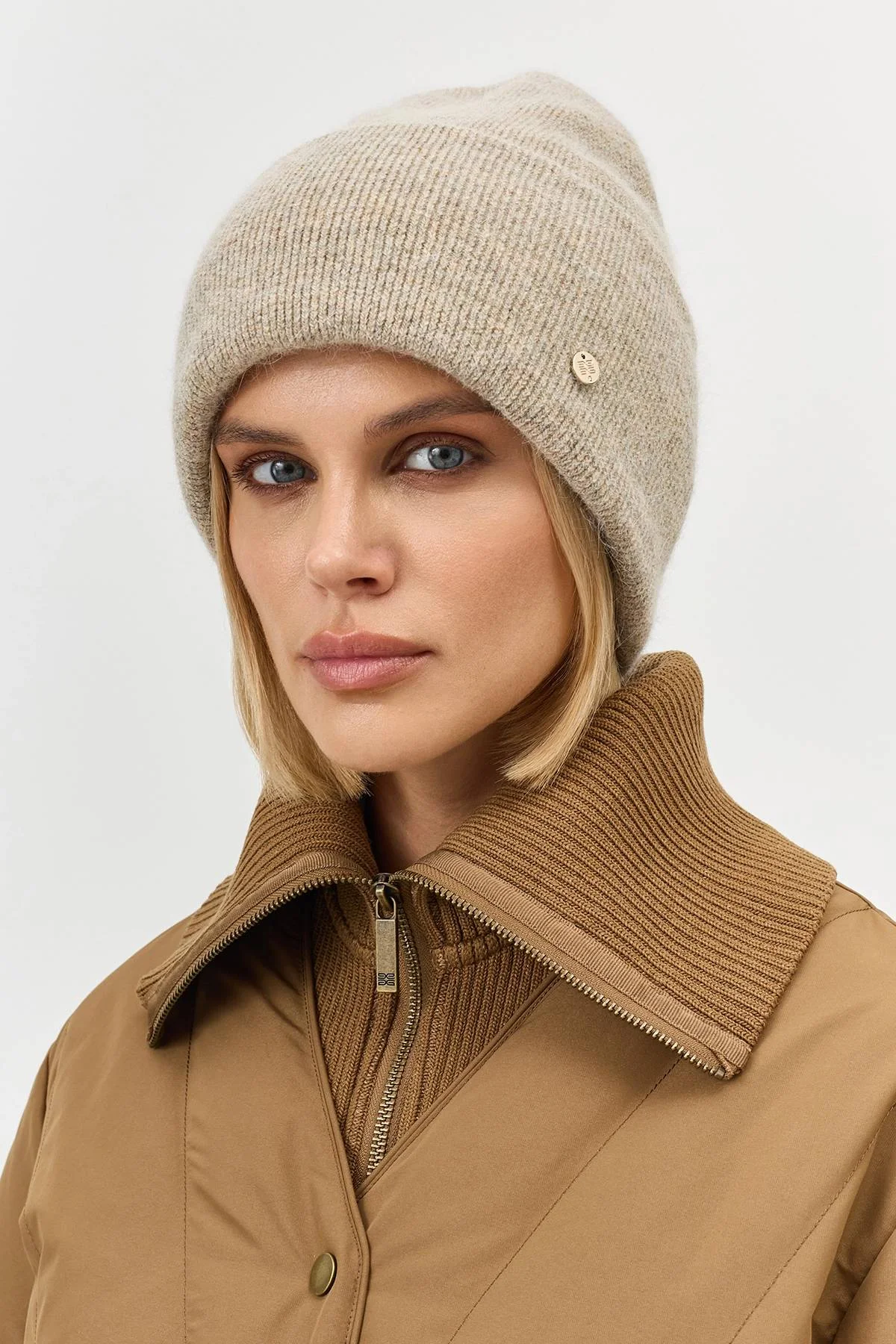 Шапка в рубчик с декором, One