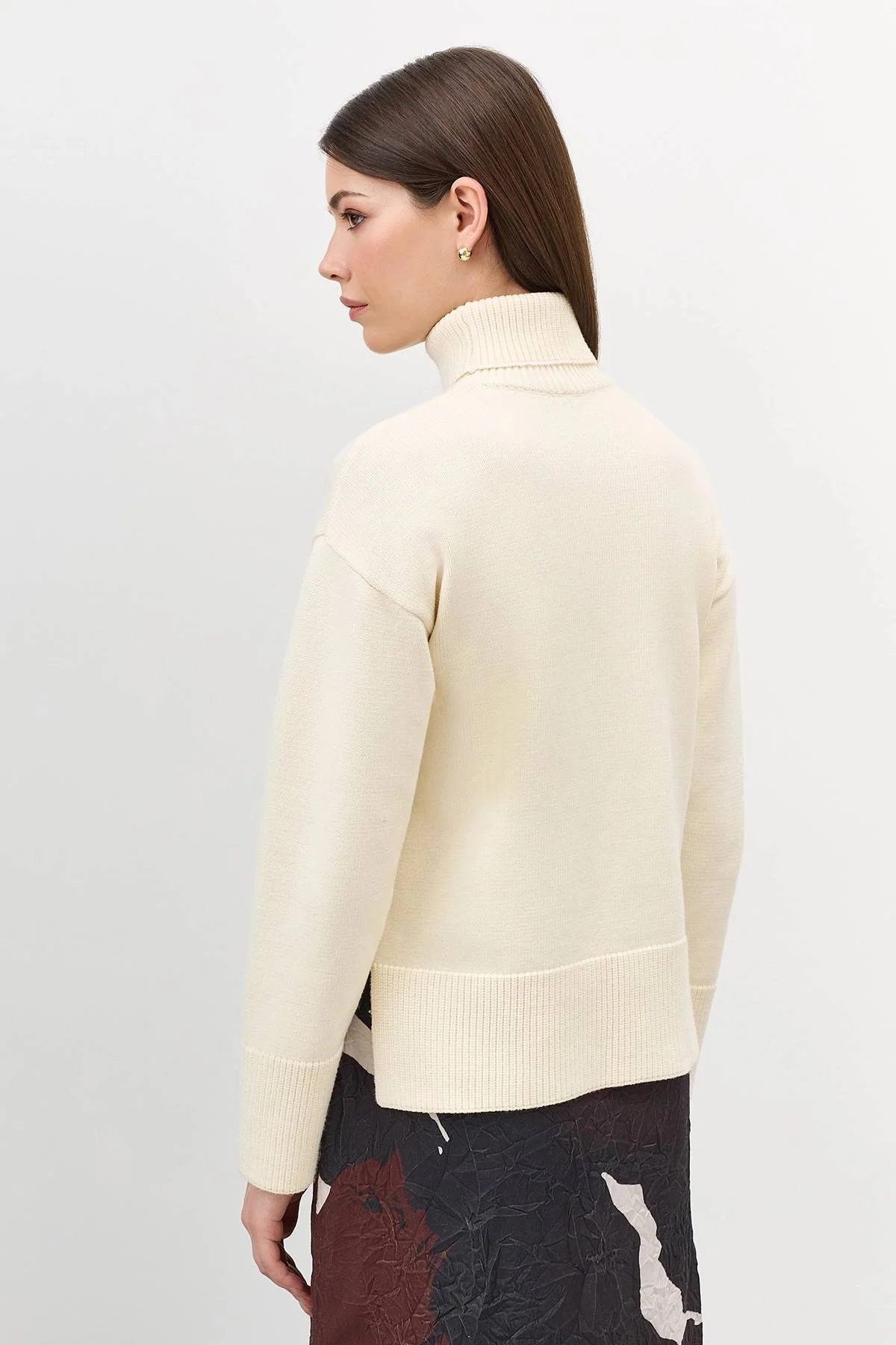 Джемпер с воротником гольф, 44