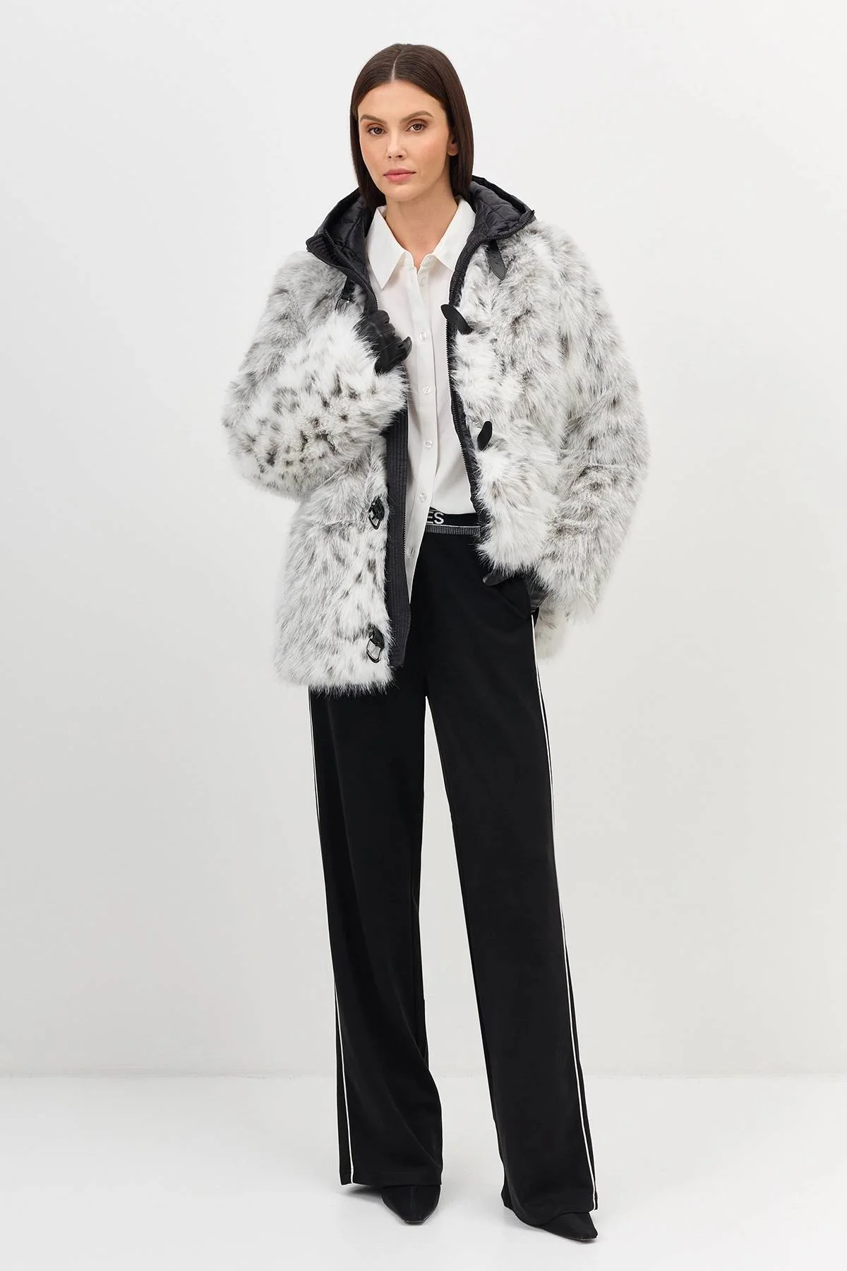 Лимитированная серия меховая куртка в сером цвете с  палантином, 44 Лимитированная серия меховая куртка в сером цвете с  палантином, 44