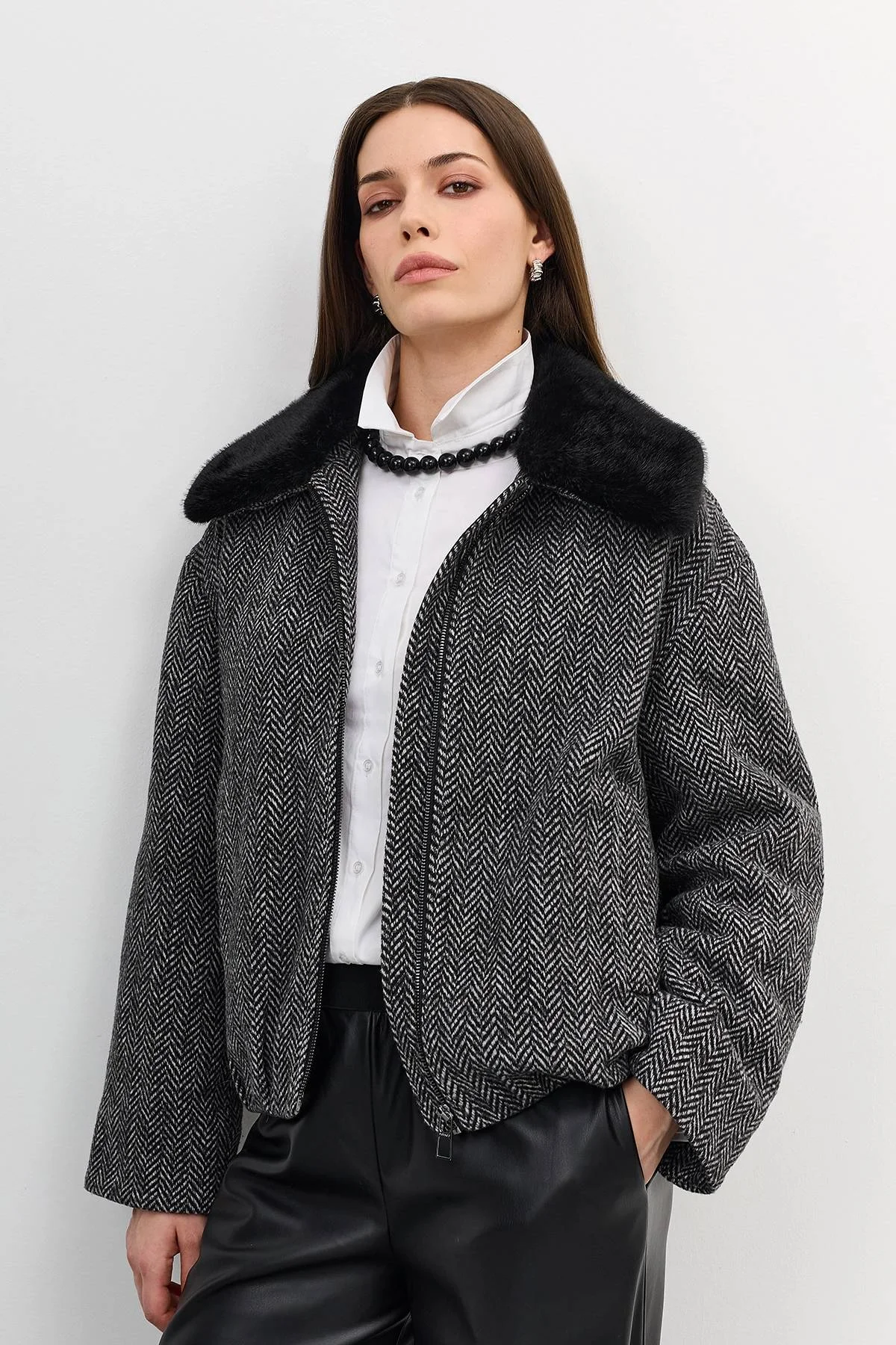 Лимитированная серия серая куртка с палантином, 46