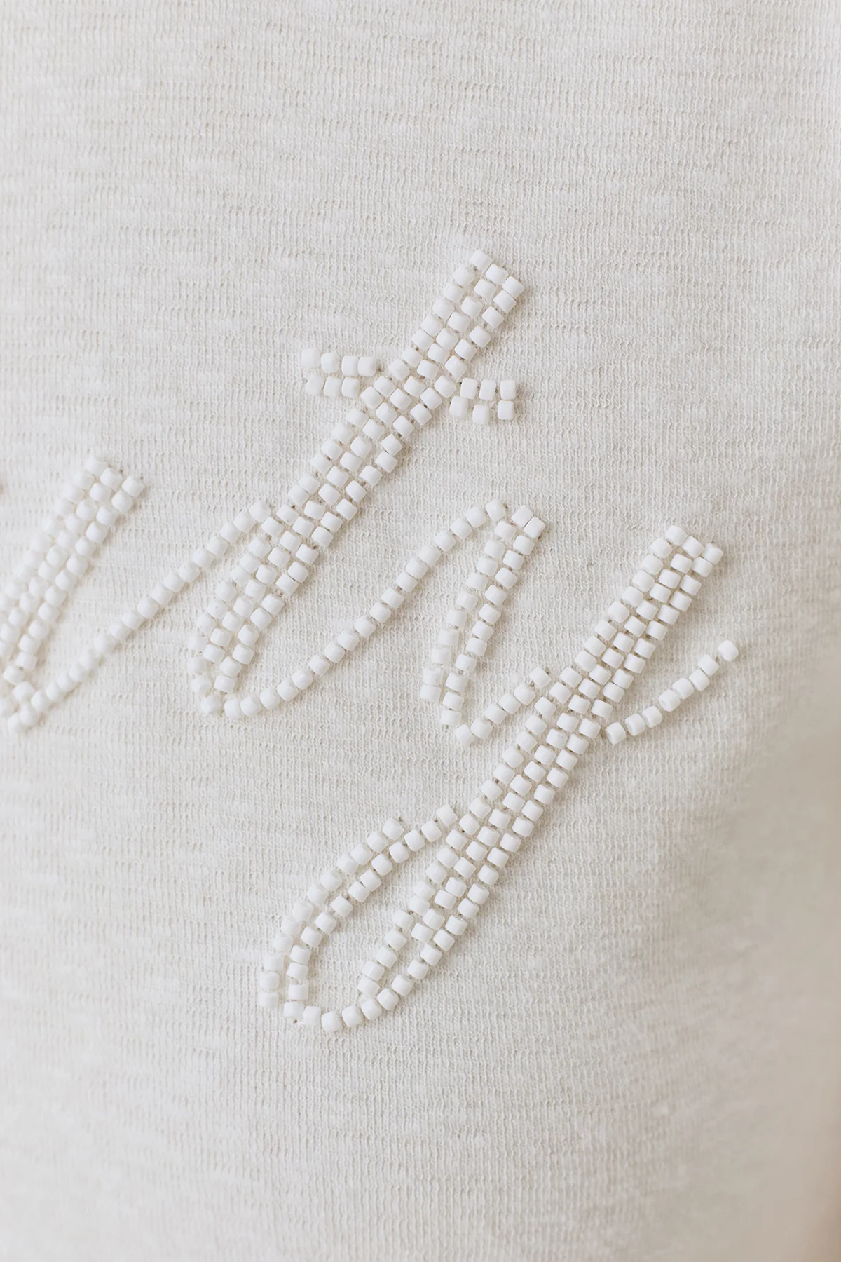 Футболка с вышивкой, 48