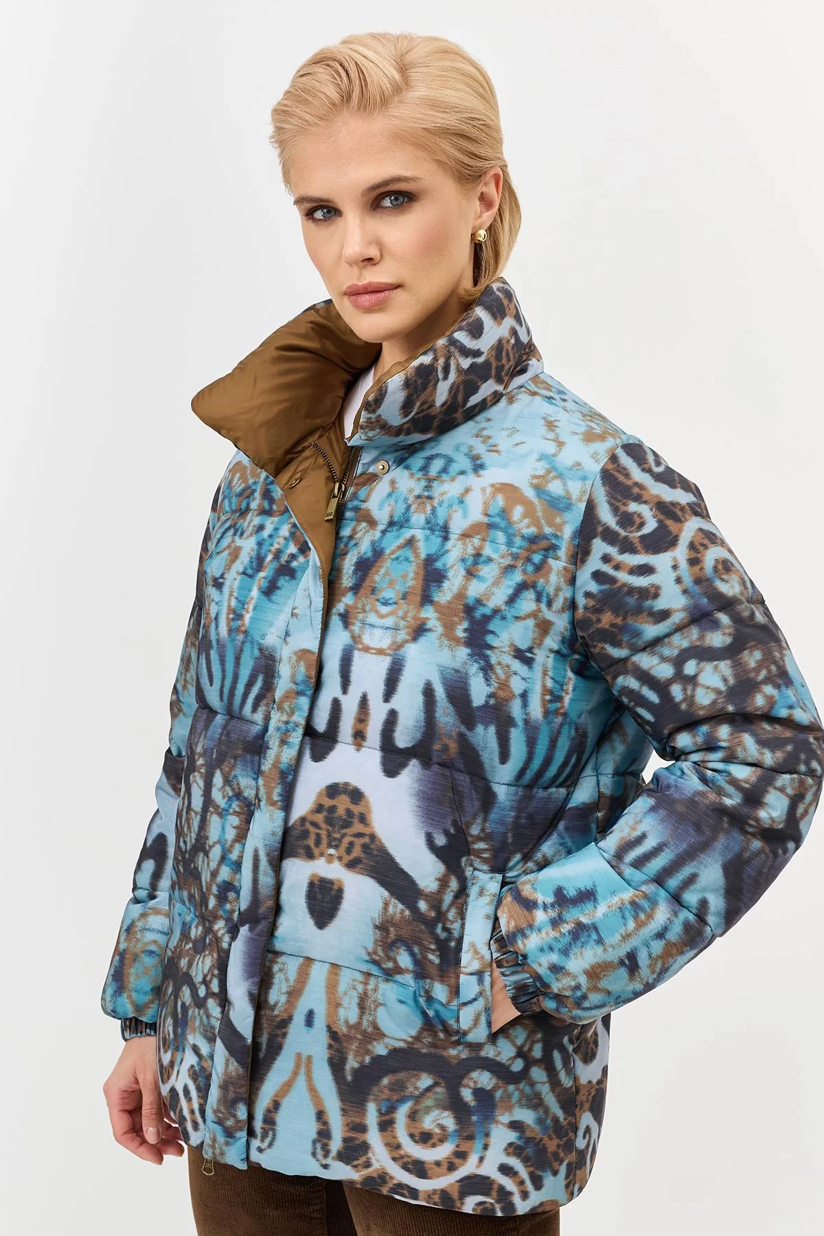 Лимитированная серия  яркая куртка с дизайнерским принтом и палантин, 44