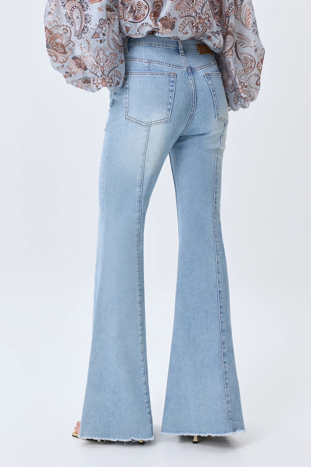 Широкие джинсы с контрастными швами, 50