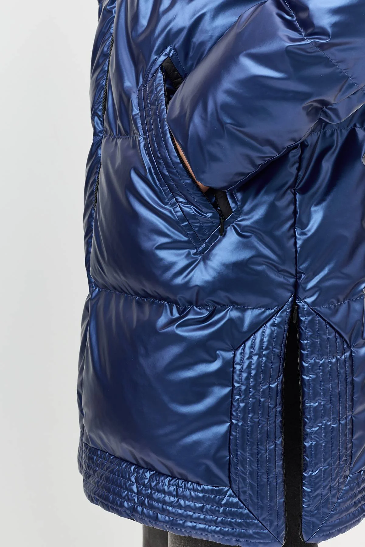 Лимитированная серия Укороченный пуховик с эффектом металликс палантином, 40