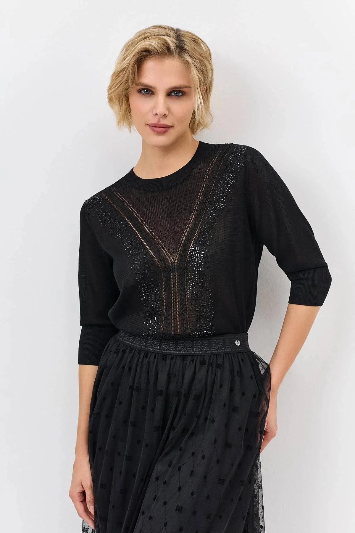 Вязаный джемпер с ажурной кокеткой, 38