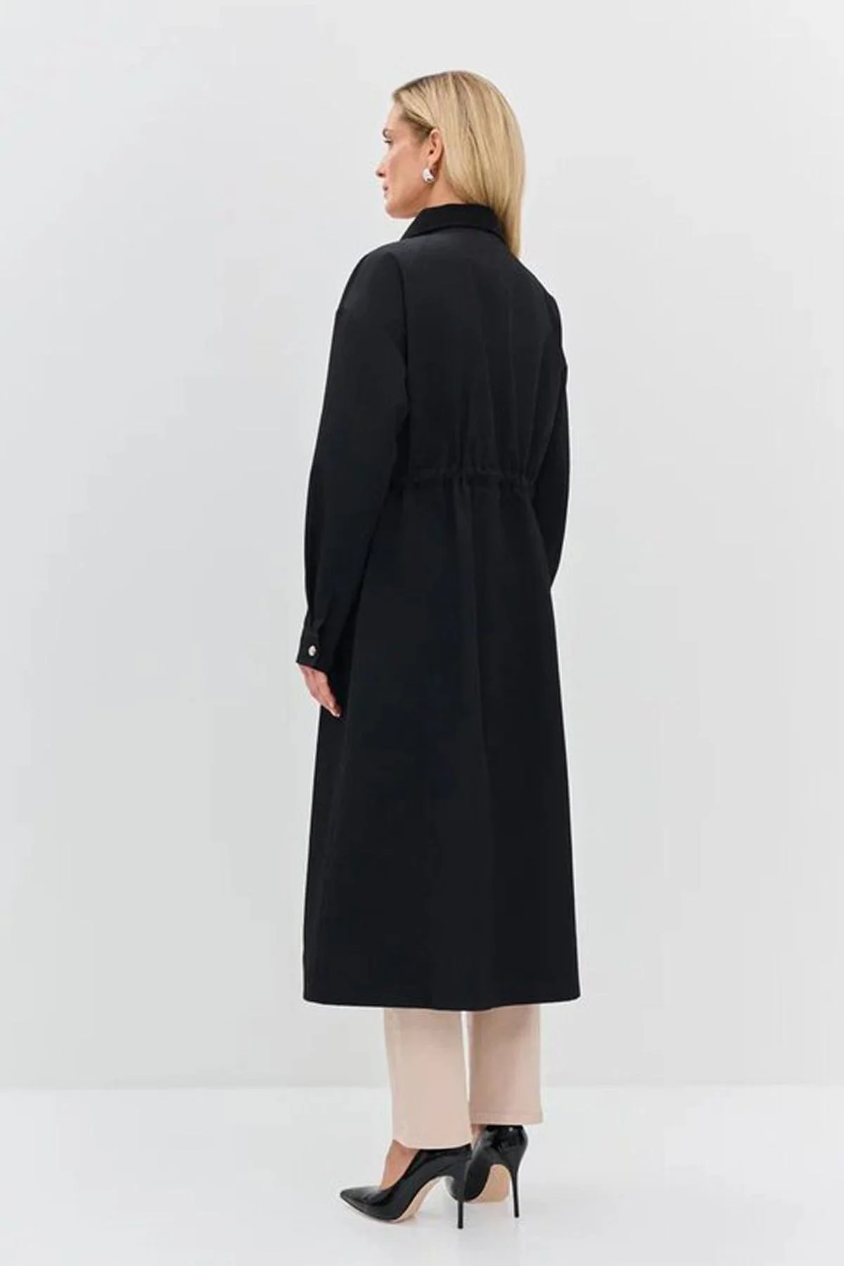 Элегантный черный плащ с мягким воротником, 54р