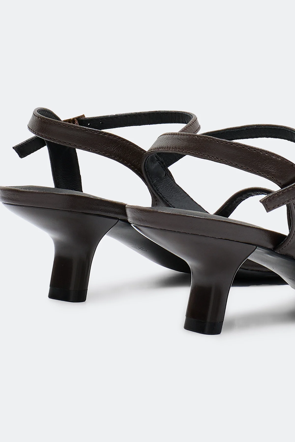 Кожаные босоножки с металлическим декором, 39