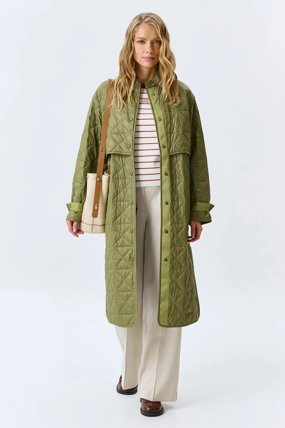 Тонкое пальто с фигурной стежкой, 34