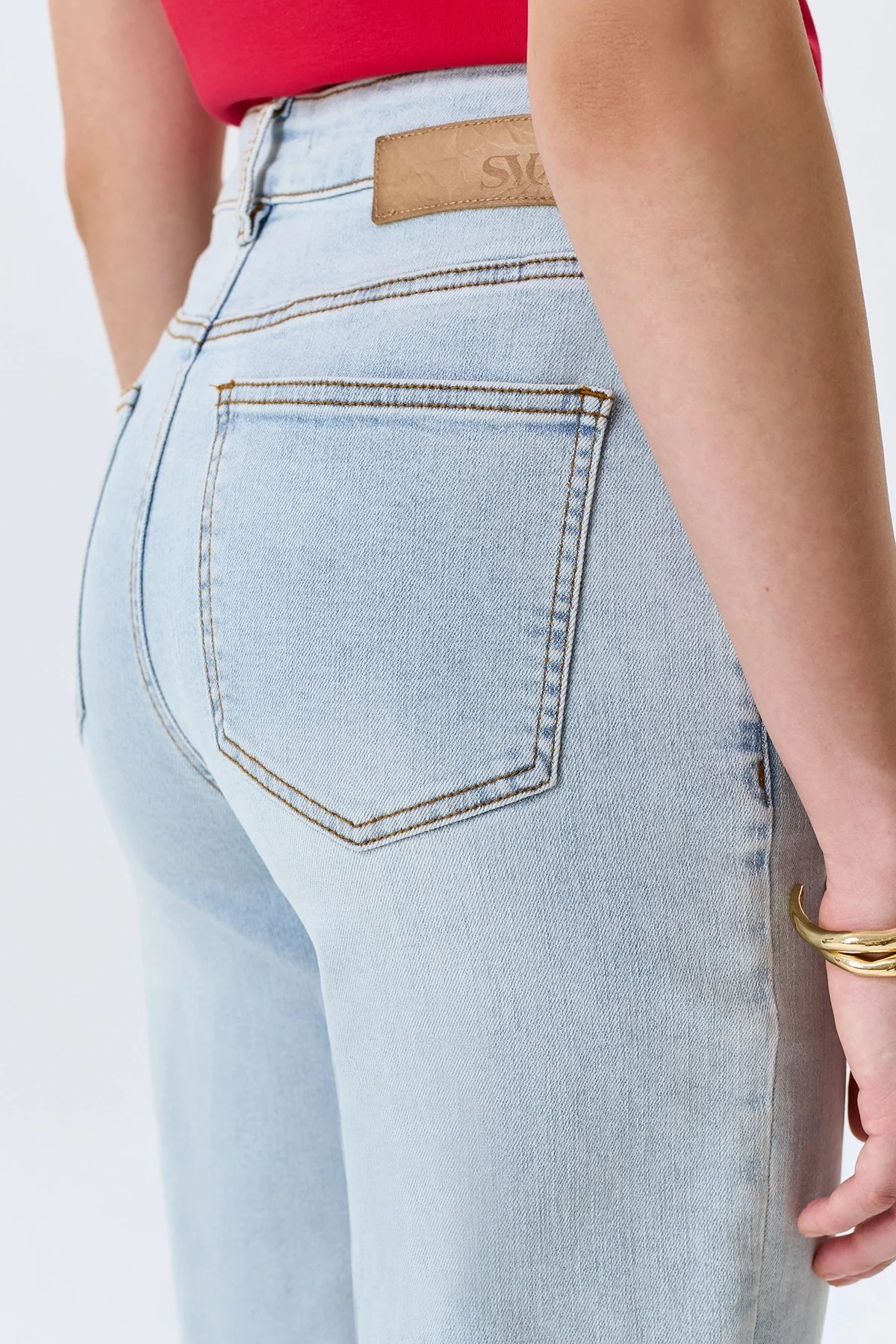 Светлые зауженные джинсы, 48