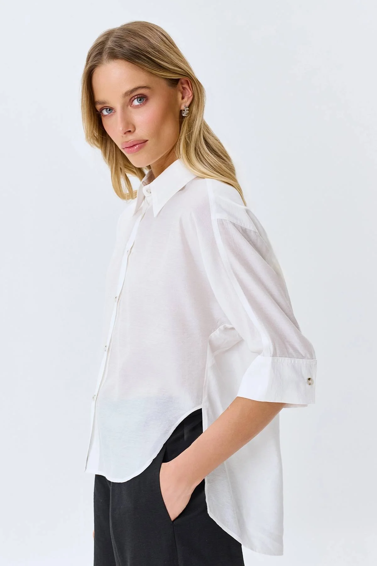 Воздушная блузка с укороченными рукавами белая, 50