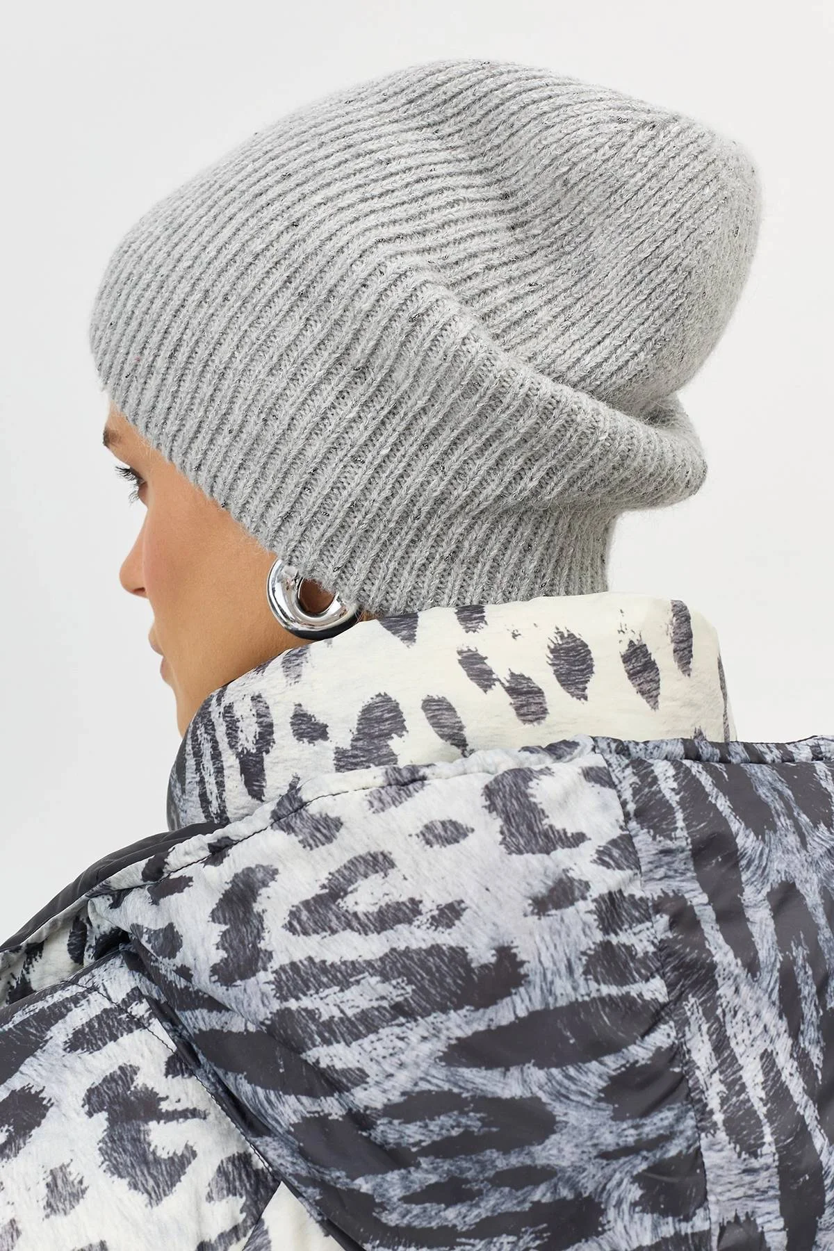 Серая шапка в мелкий рубчик с люрексом, One