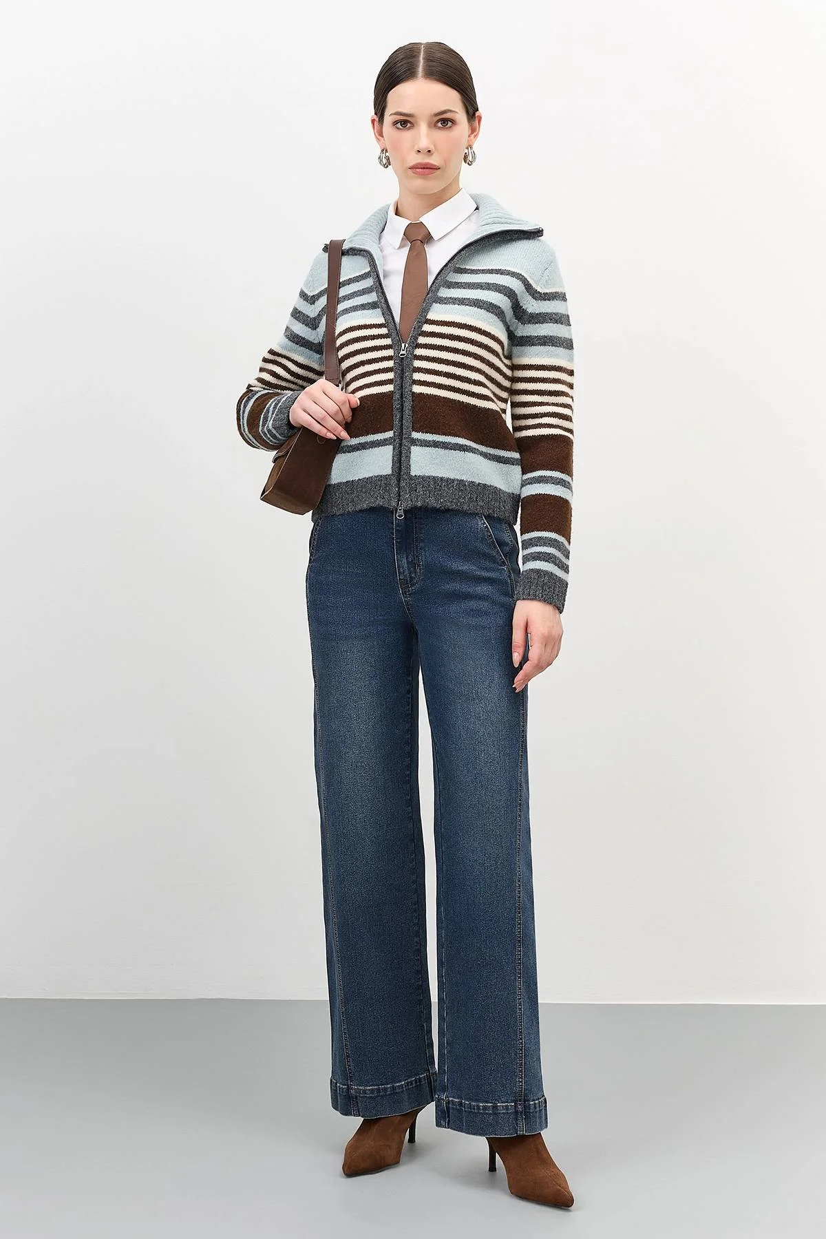 Широкие джинсы с рельефами, 42