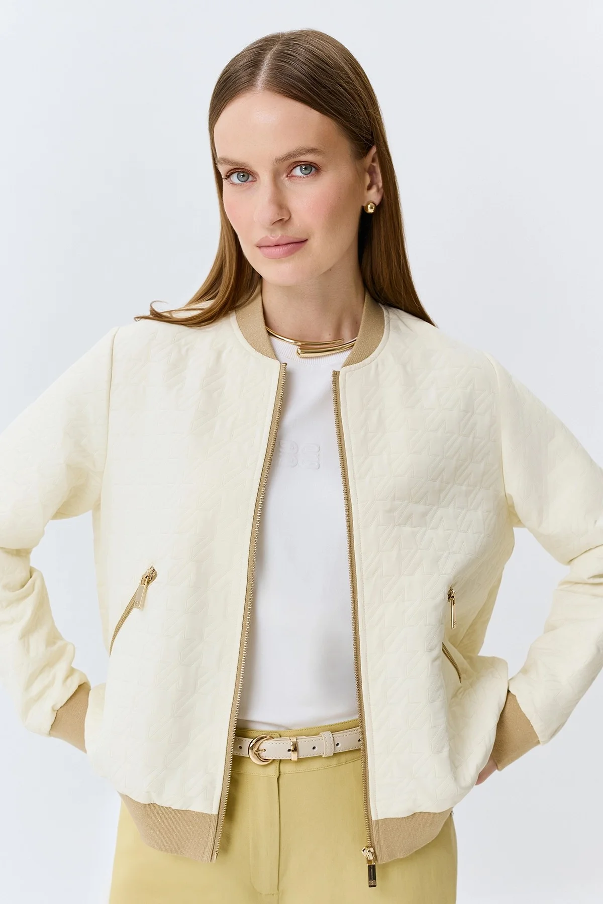 Легкий стеганный бомбер, 44